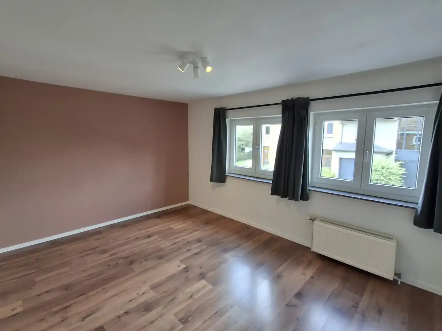 CHARMANT GERENOVEERDE WONING MET 3 SLPKS | CARPORT EN TUIN foto 10
