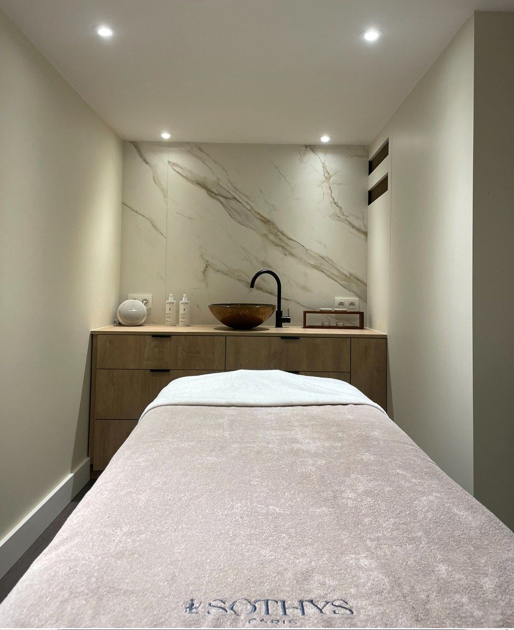 Goed gelegen handelsgelijkvloers gelegen op de Lippenslaan vlakbij het Van Bunnenplein   foto 5