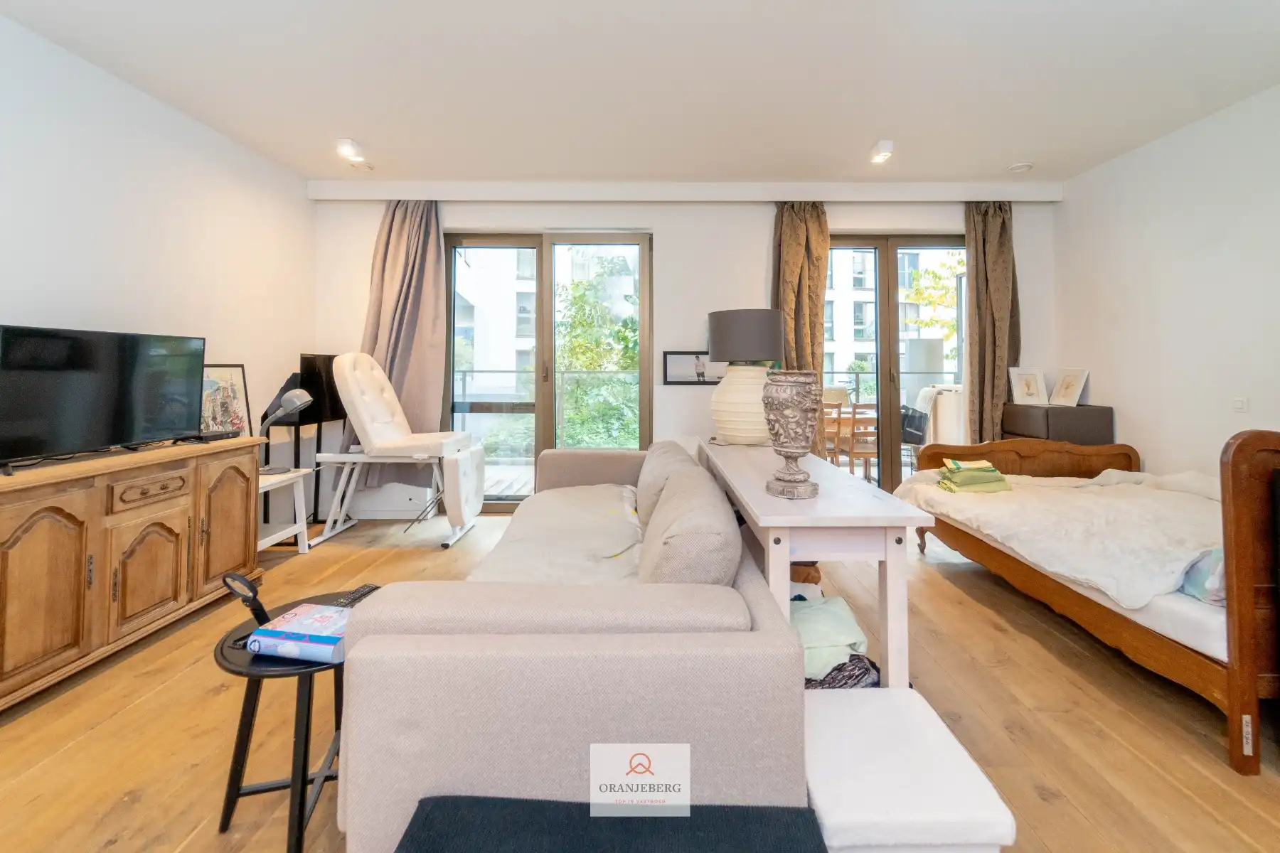 Moderne gelijkvloerse studio met terras te Gent foto 7