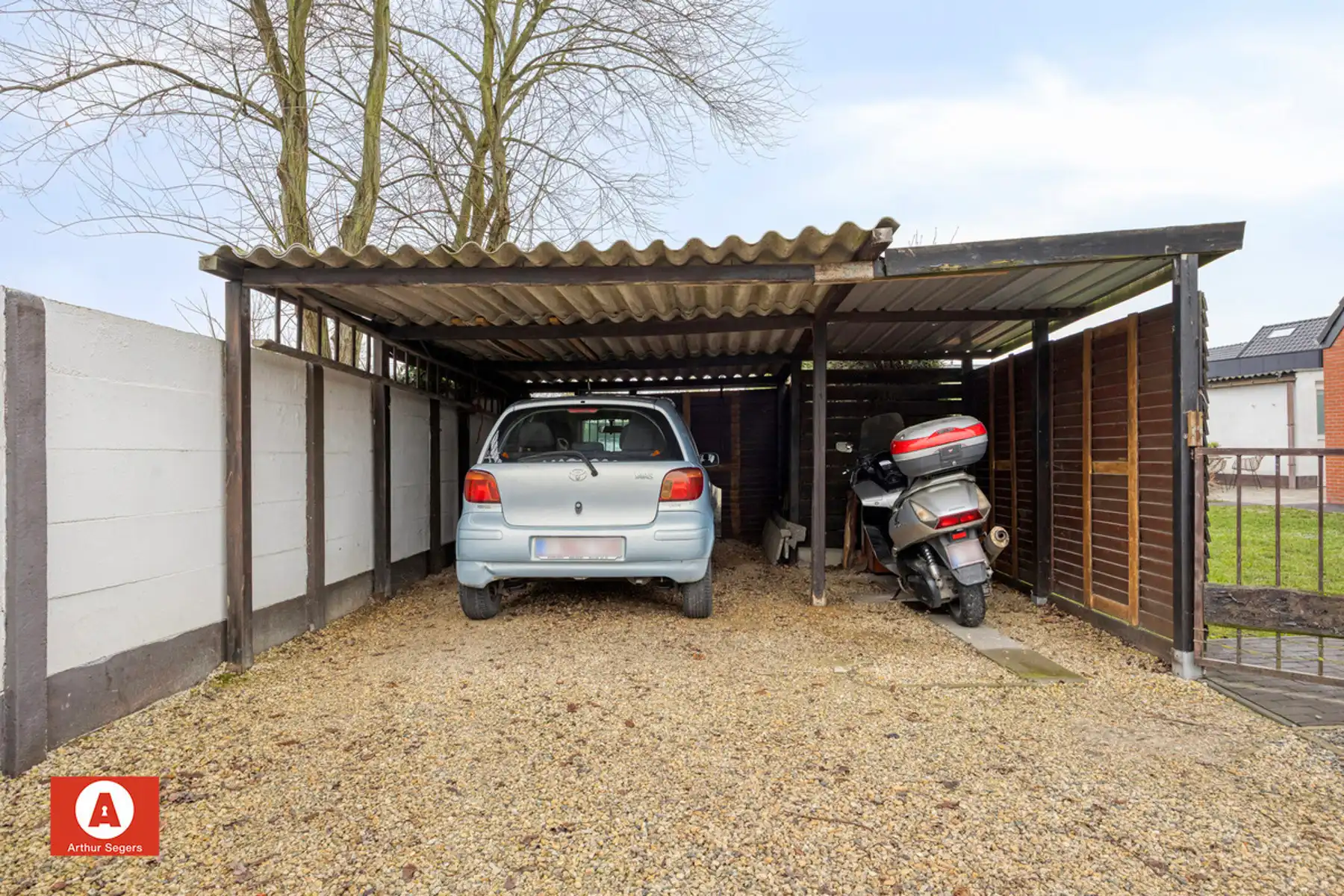 Gezinswoning met 2 tot 3 privatieve auto-parkeerplaatsen. foto 30