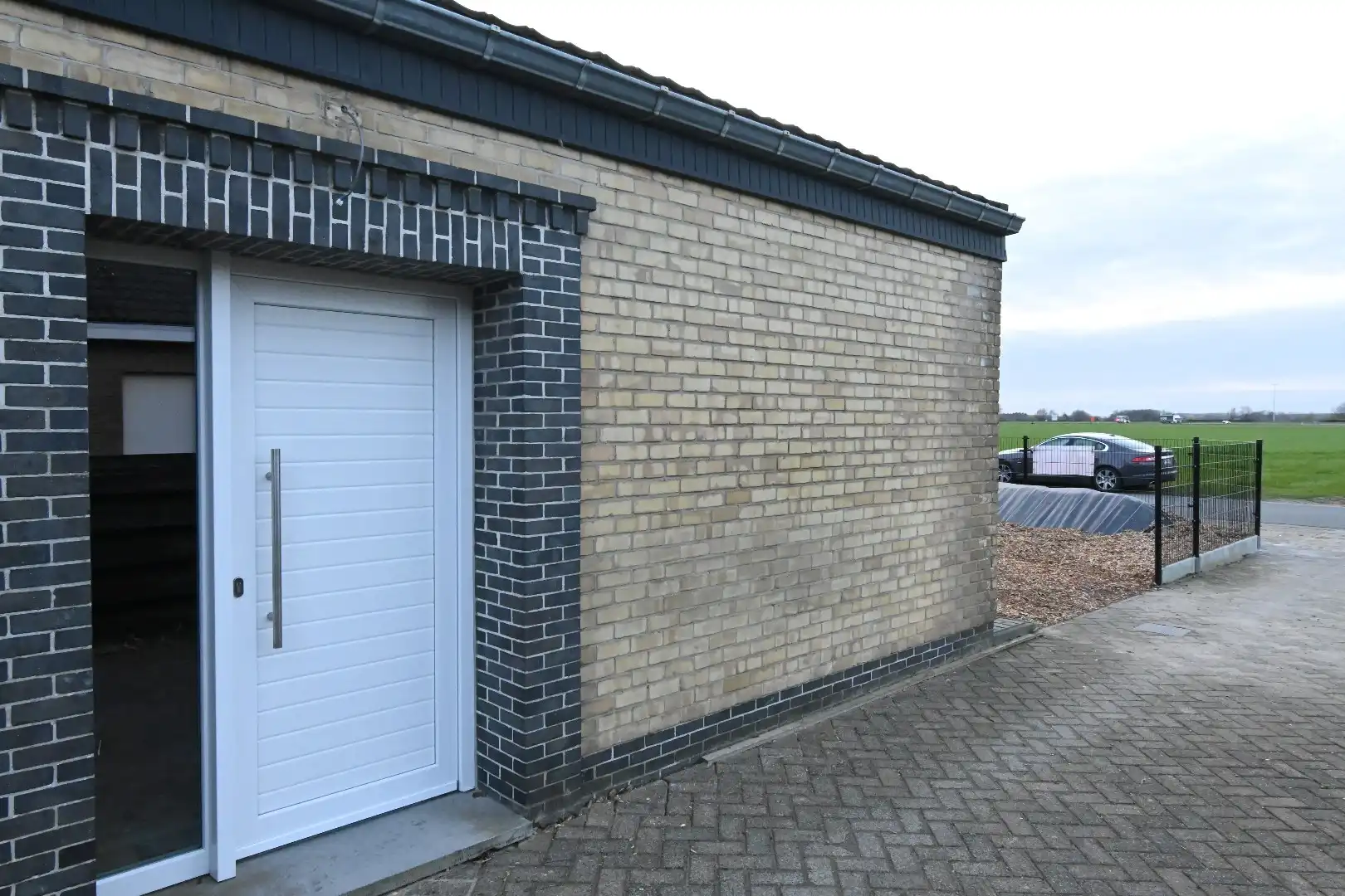 Gerenoveerde bungalow in Maldegem met tuin, terras en garage foto 4