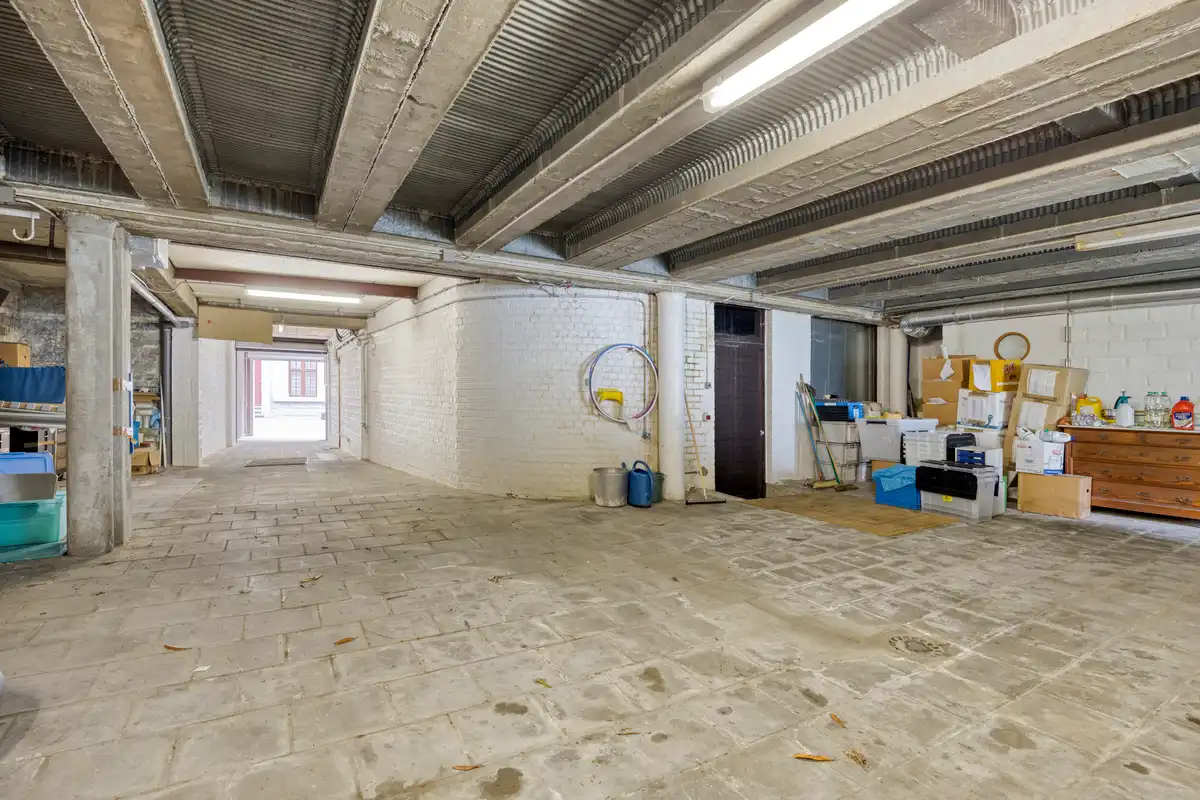 Karaktervolle stadswoning met handelsruimte, tuin en ruime garage in hartje Tongeren foto 20