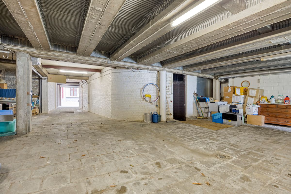 Karaktervolle stadswoning met handelsruimte, tuin en ruime garage in hartje Tongeren foto 20