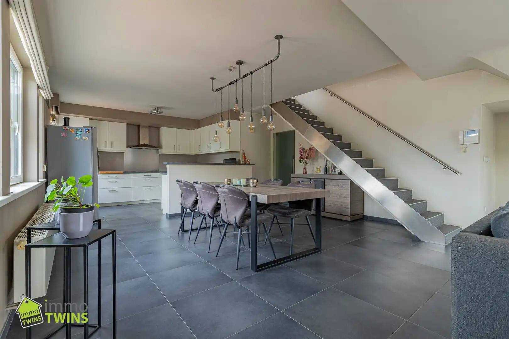 Ruim duplexappartement van 151 m² met 3 slaapkamers, terras en dubbele autostaanplaats foto 5