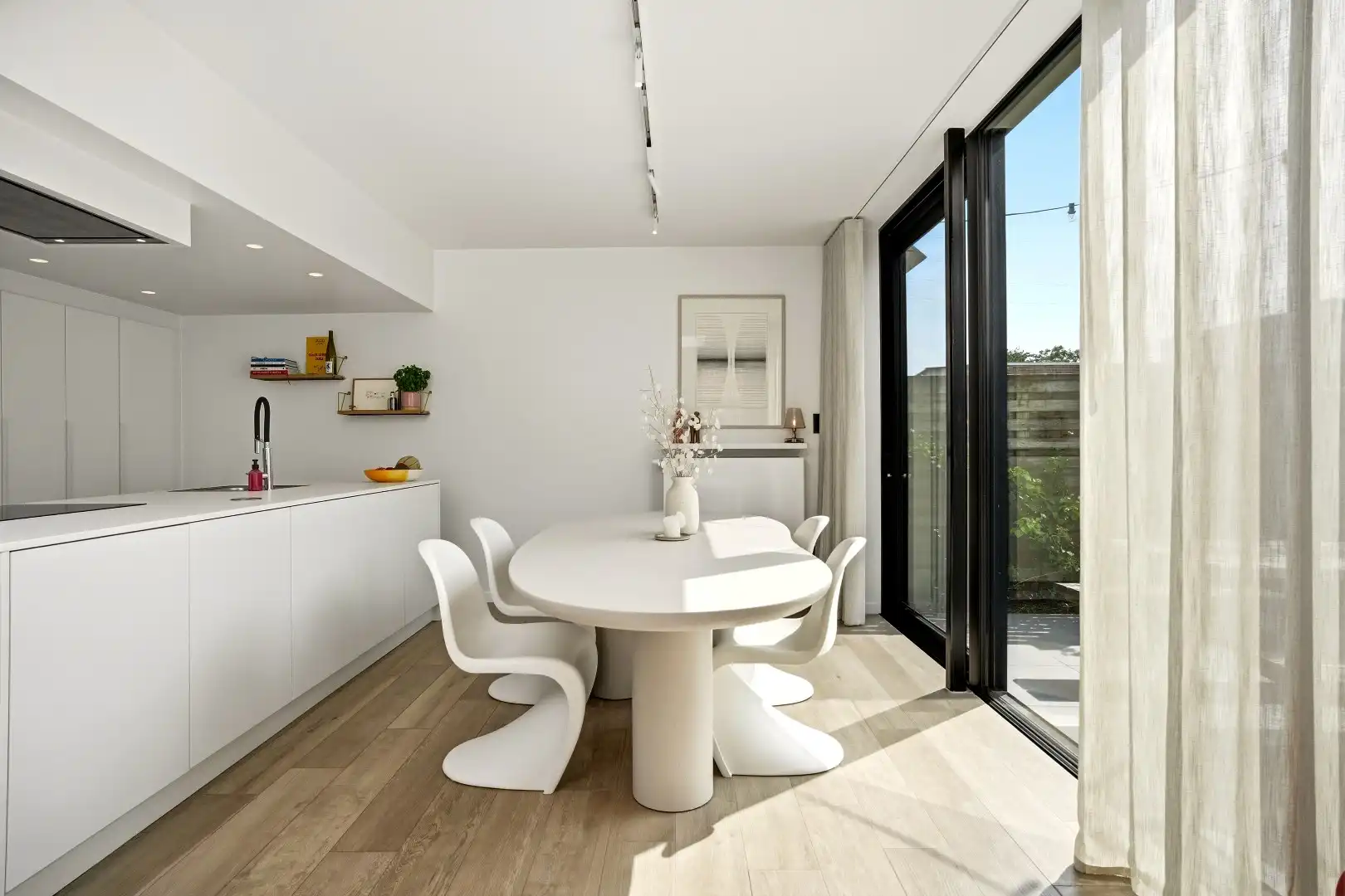 Uitzonderlijk knap gerenoveerde woning in Bavikhove met zonnige tuin, gelijkvloerse kamer en 3 slaapkamers foto 13