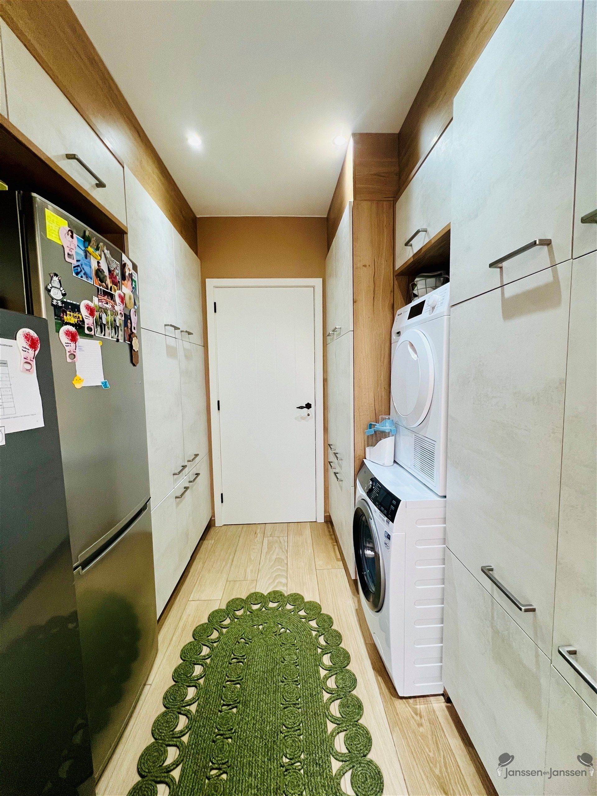 Gerenoveerde rijwoning met 3 slaapkamers & tuin foto 8
