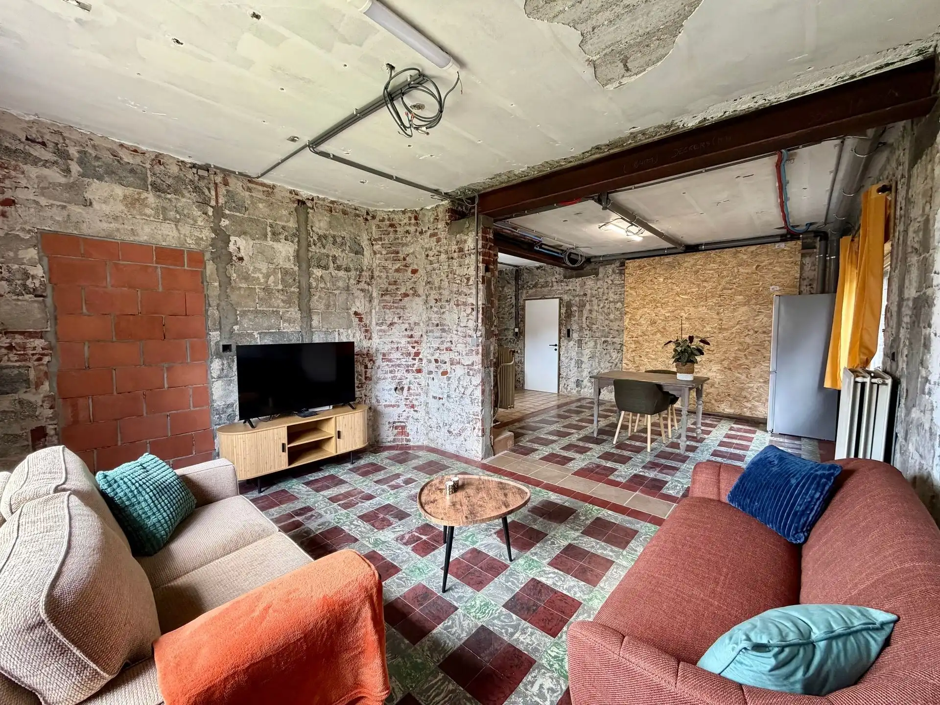 Renovatieproject met enorm potentieel op een ruim perceel van 9a85ca. foto 11