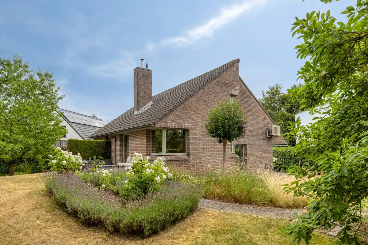  Instapklare woning te koop met 3 slaapkamers in Harelbeke foto 2