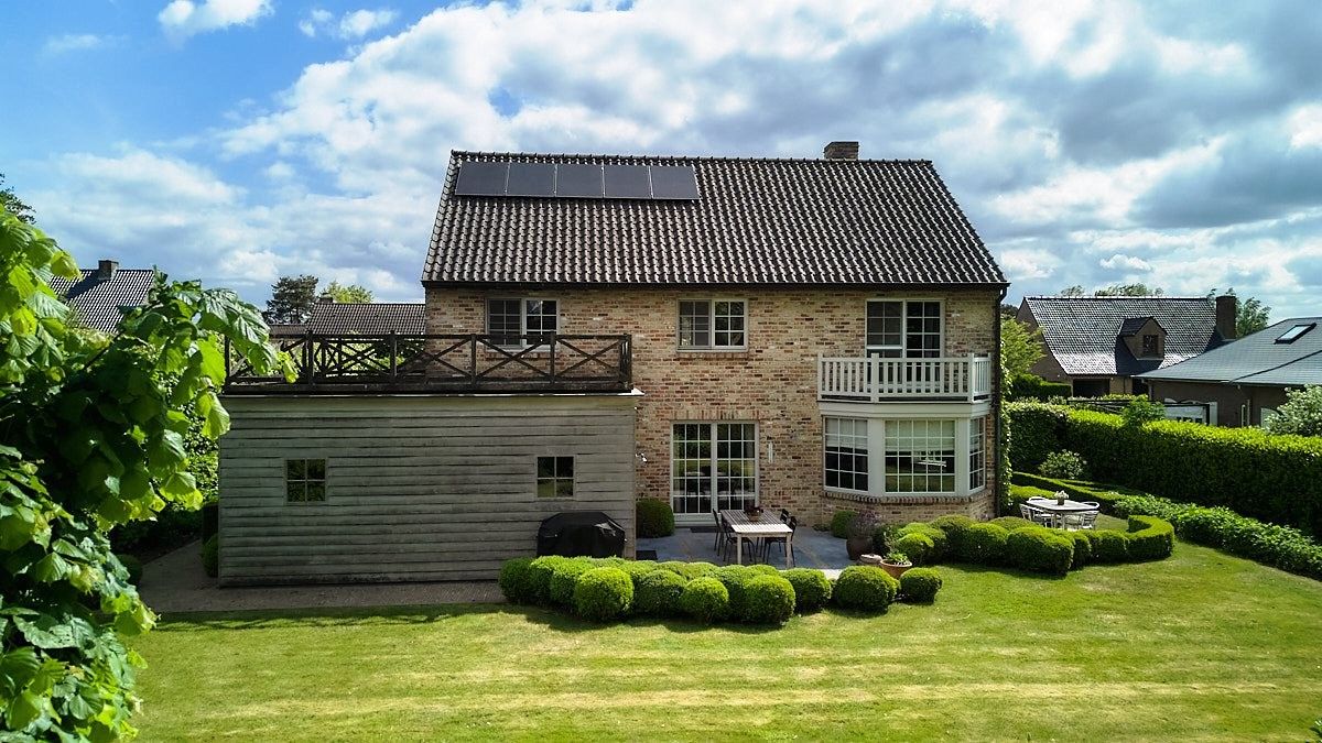 Hedendaags landelijk en rustig wonen in deze opmerkelijke villa met aangelegde tuin. foto 4