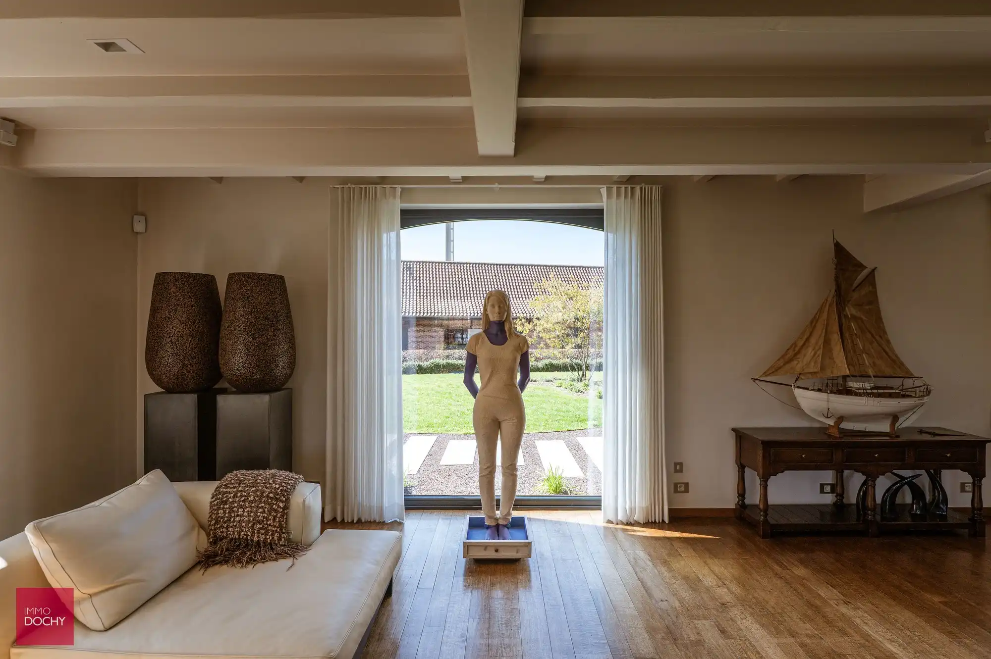 Instapklare ruime villa met grote garage en bijgebouw foto 9