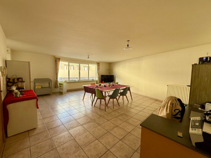 Ruim appartement met 2 slaapkamers foto {{pictureIndex}}