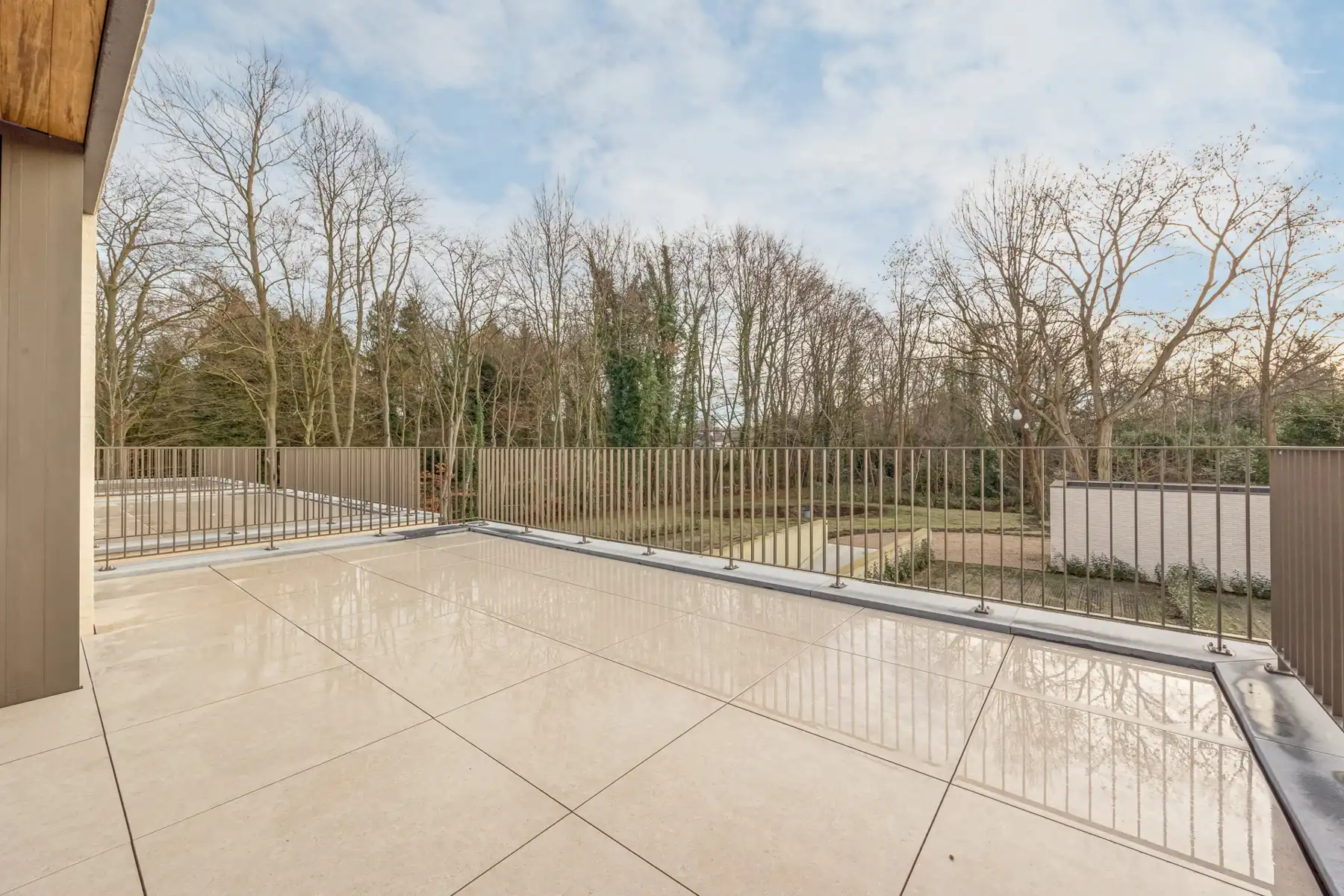 Prestigieus 3 slpk. nieuwbouwappartement met groot terras. foto 2