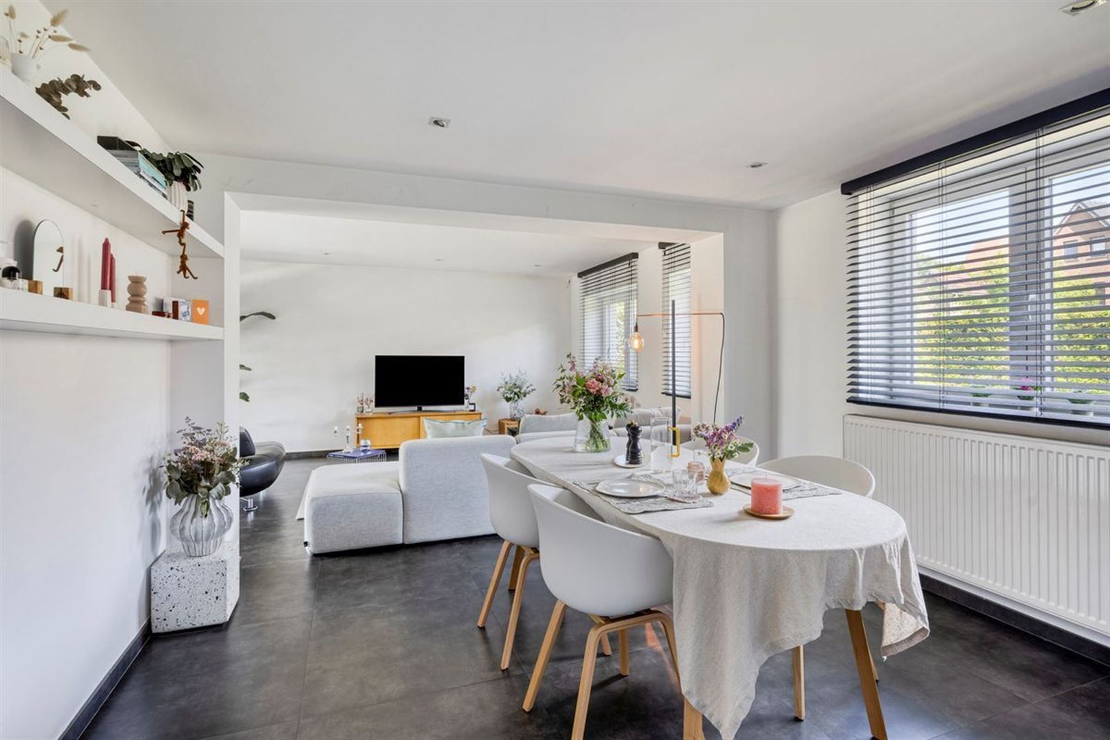 Instapklare, rustig achterin gelegen 3-gevelwoning nabij Hallerbos! foto 3