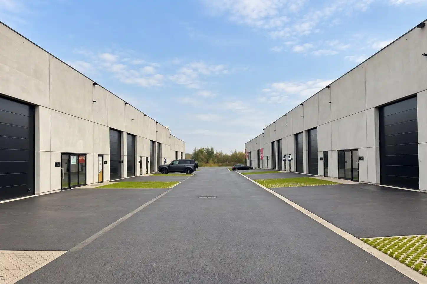 te koop Maldegem – uitstekend gelegen bedrijfsunit van 187m² voor opslagruimte of atelier. foto 4