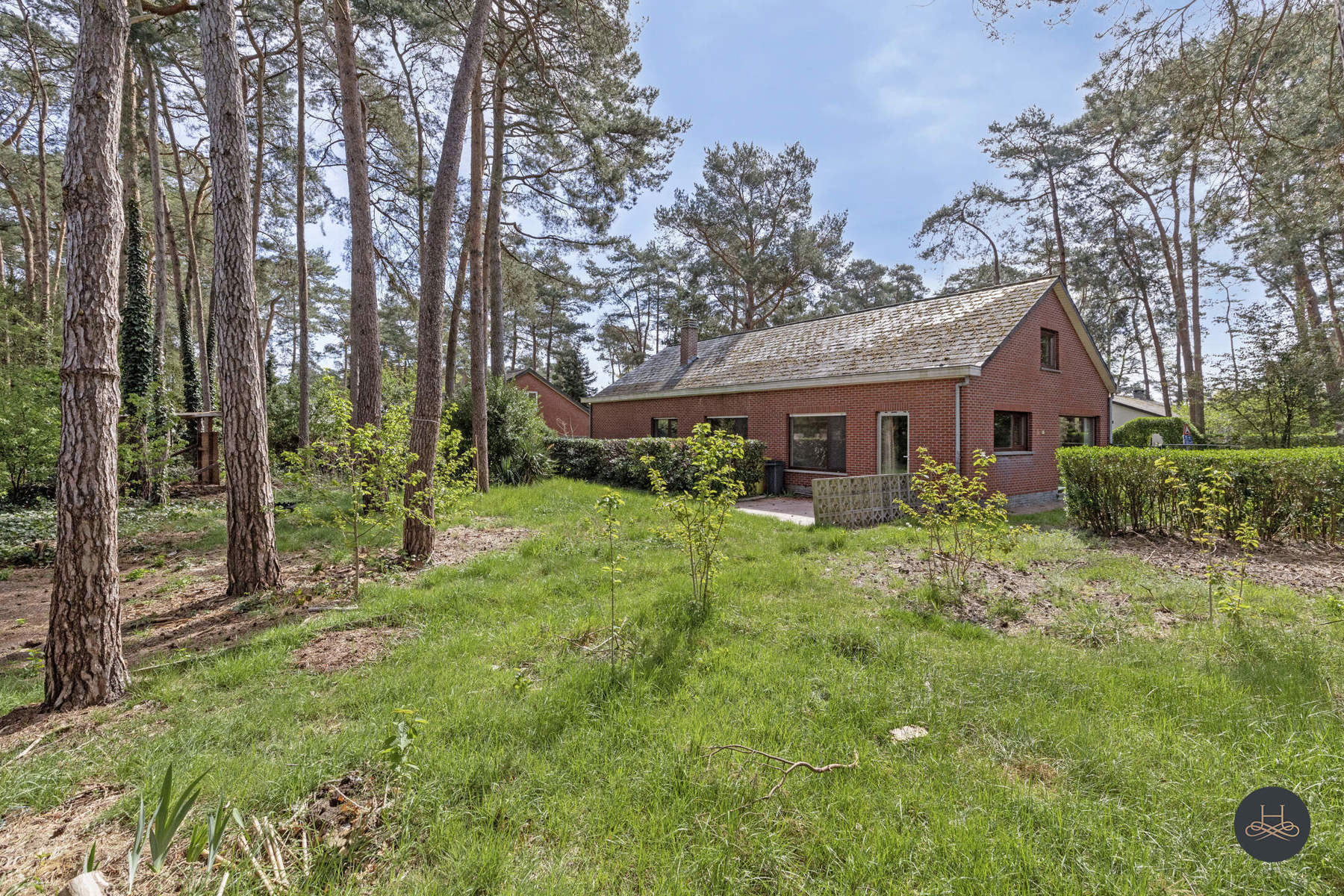 In het groen gelegen openstaande en te renoveren woning  foto 23