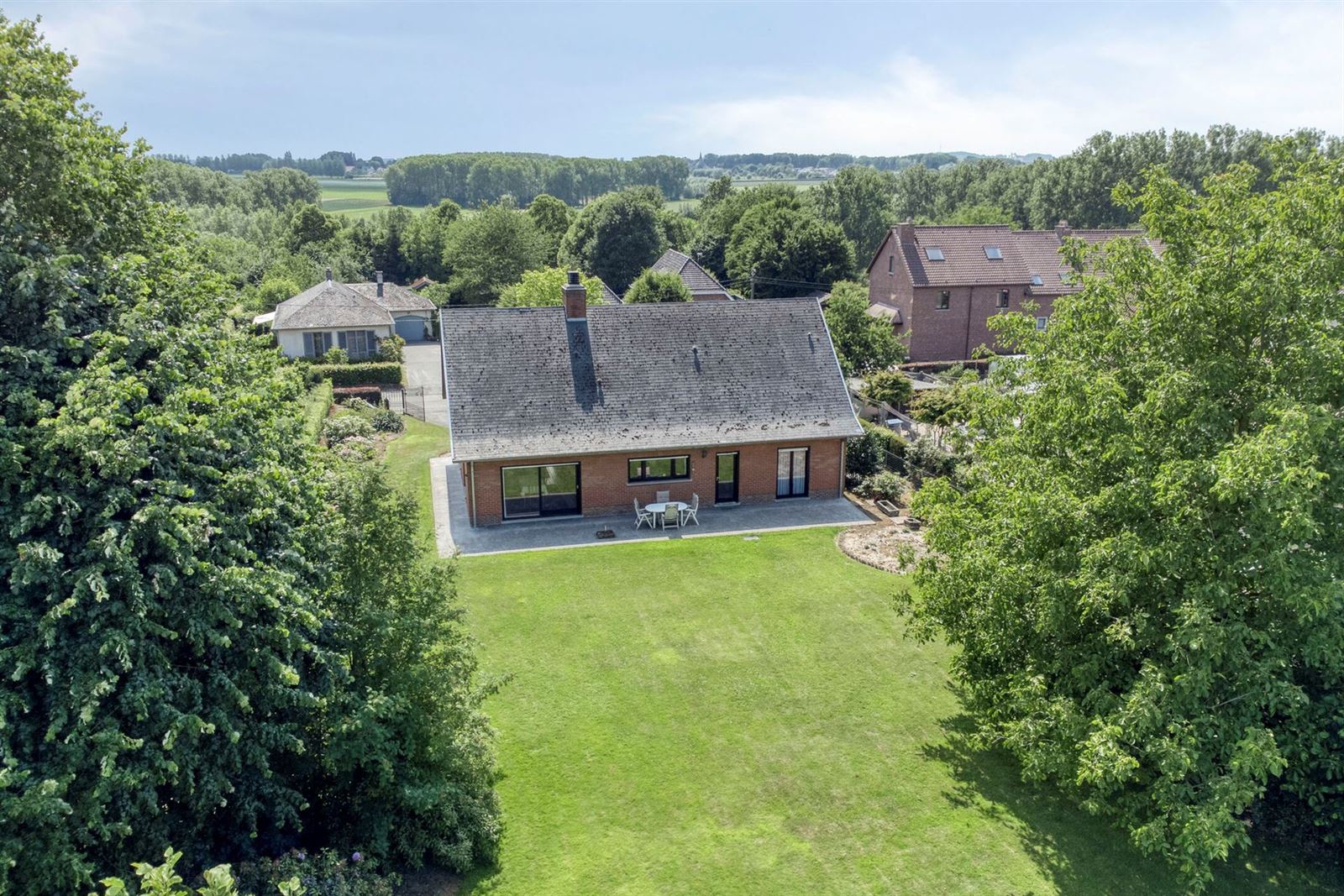 Hoofdfoto van de publicatie: Vrijstaande villa op een unieke ligging! 