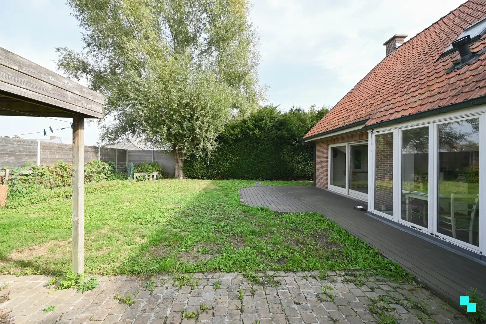 Alleenstaande, te renoveren villa in residentiële buurt foto 36