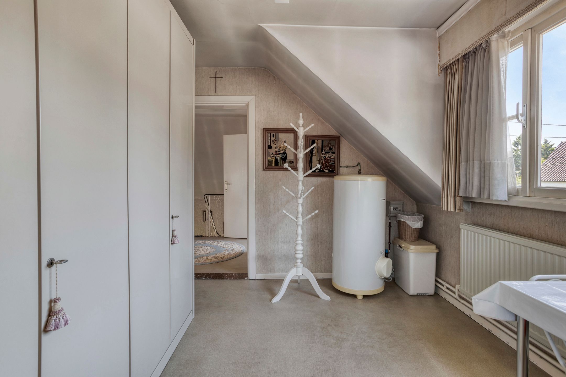 Te renoveren woning met veel potentieel foto 18