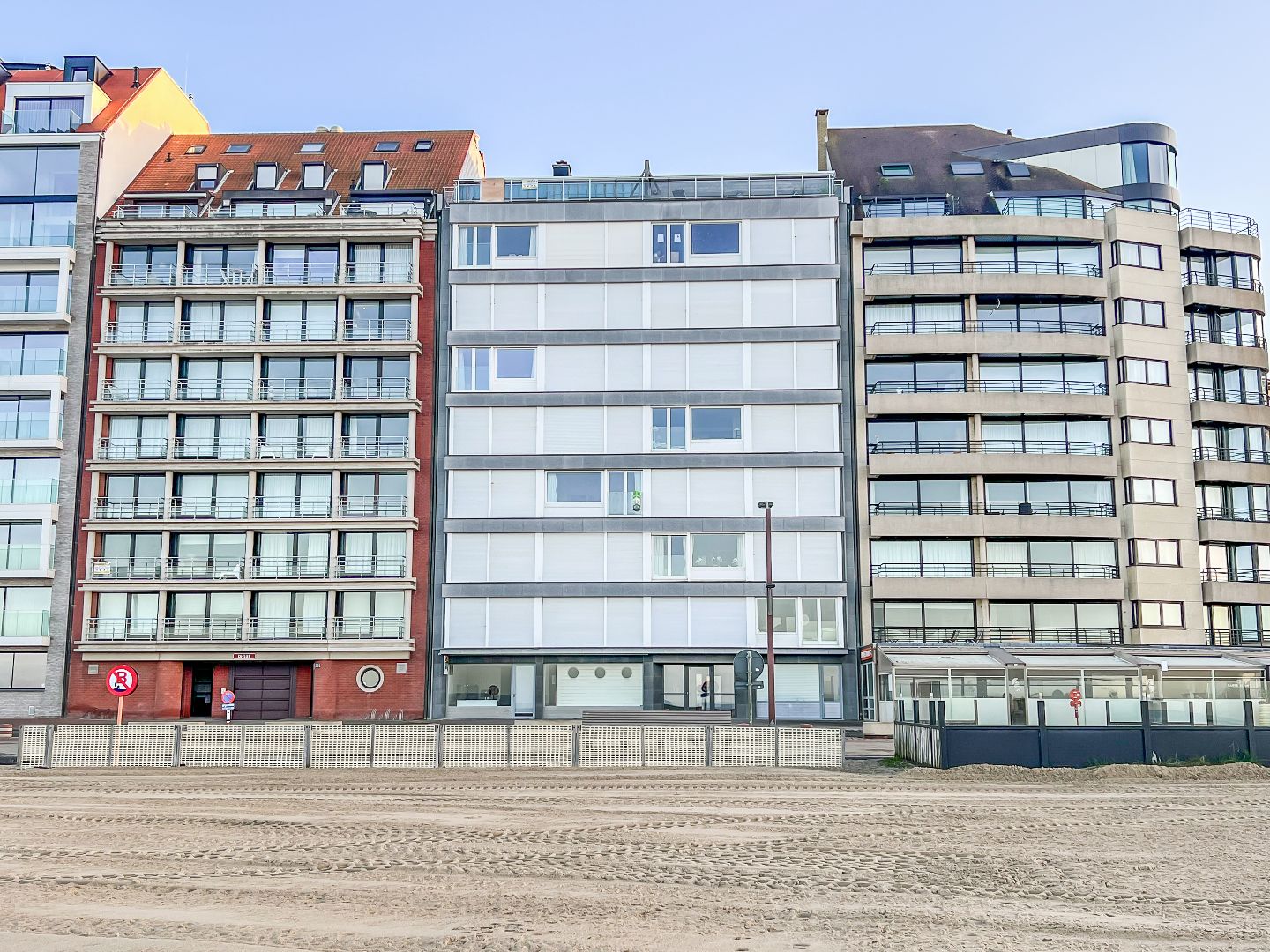 Volledig vernieuwd appartement met frontaal zeezicht gelegen aan het Albertstrand. foto 18