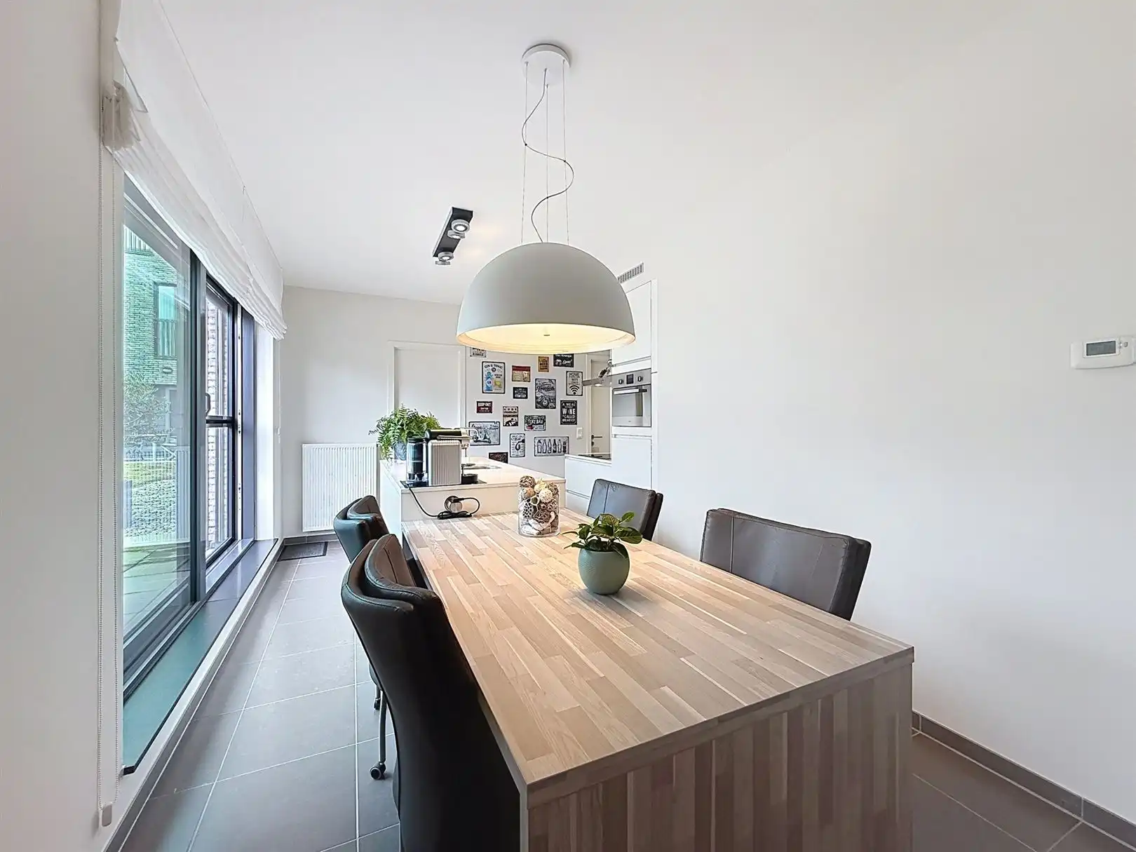 Instapklaar appartement 2de V, kelder en autostaanplaats foto 10