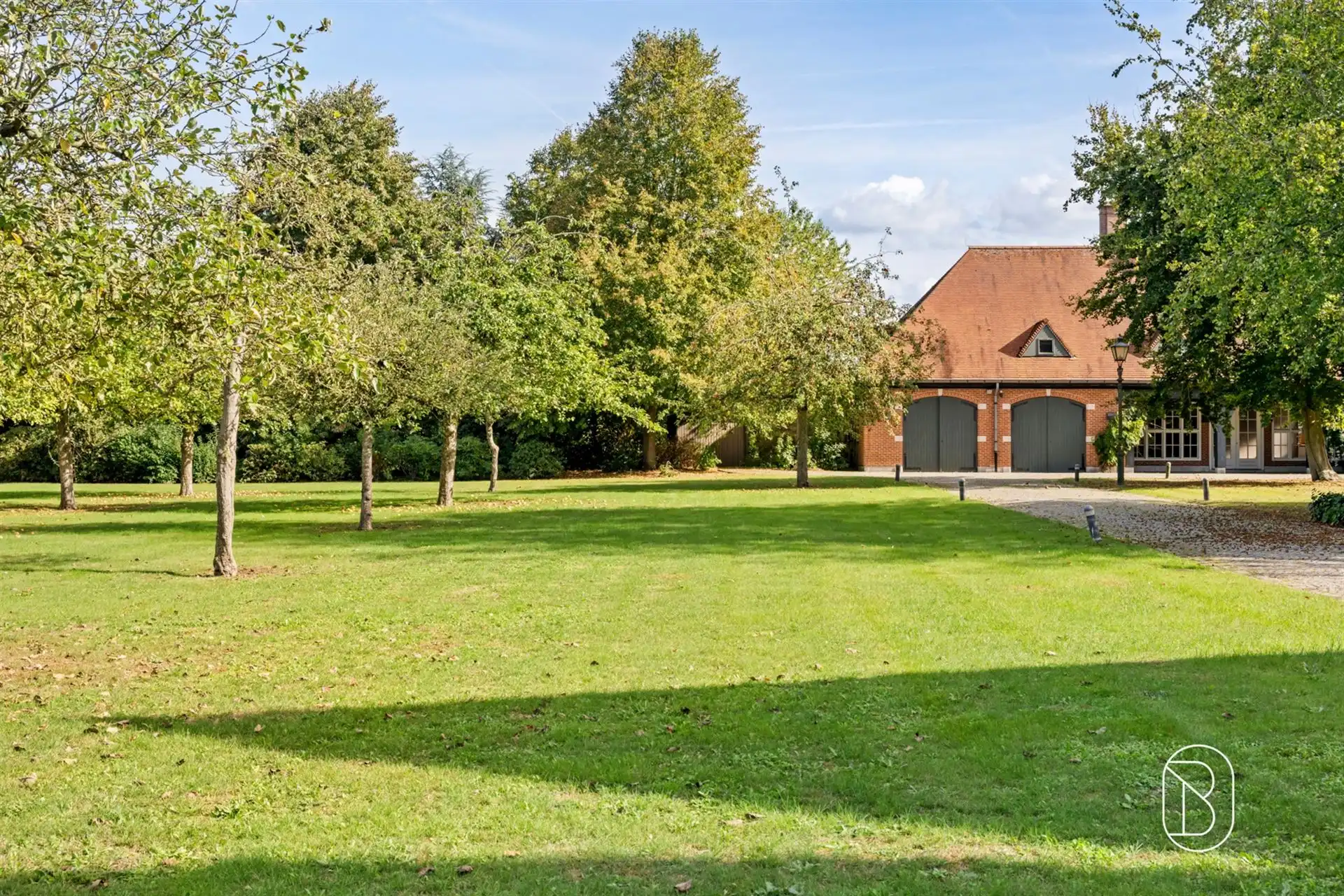 Landhuis-villa in Deerlijk omgeven door groen met 4 kamers foto 11