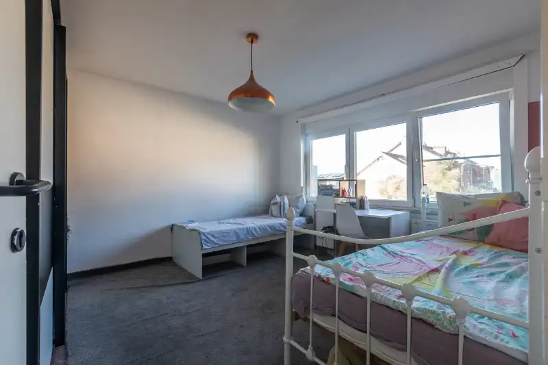 Rustig gelegen woning met 4 slaapkamers, terras en tuin (Energielabel C, centrale verwarming, elektriciteit goedgekeurd...). foto 12