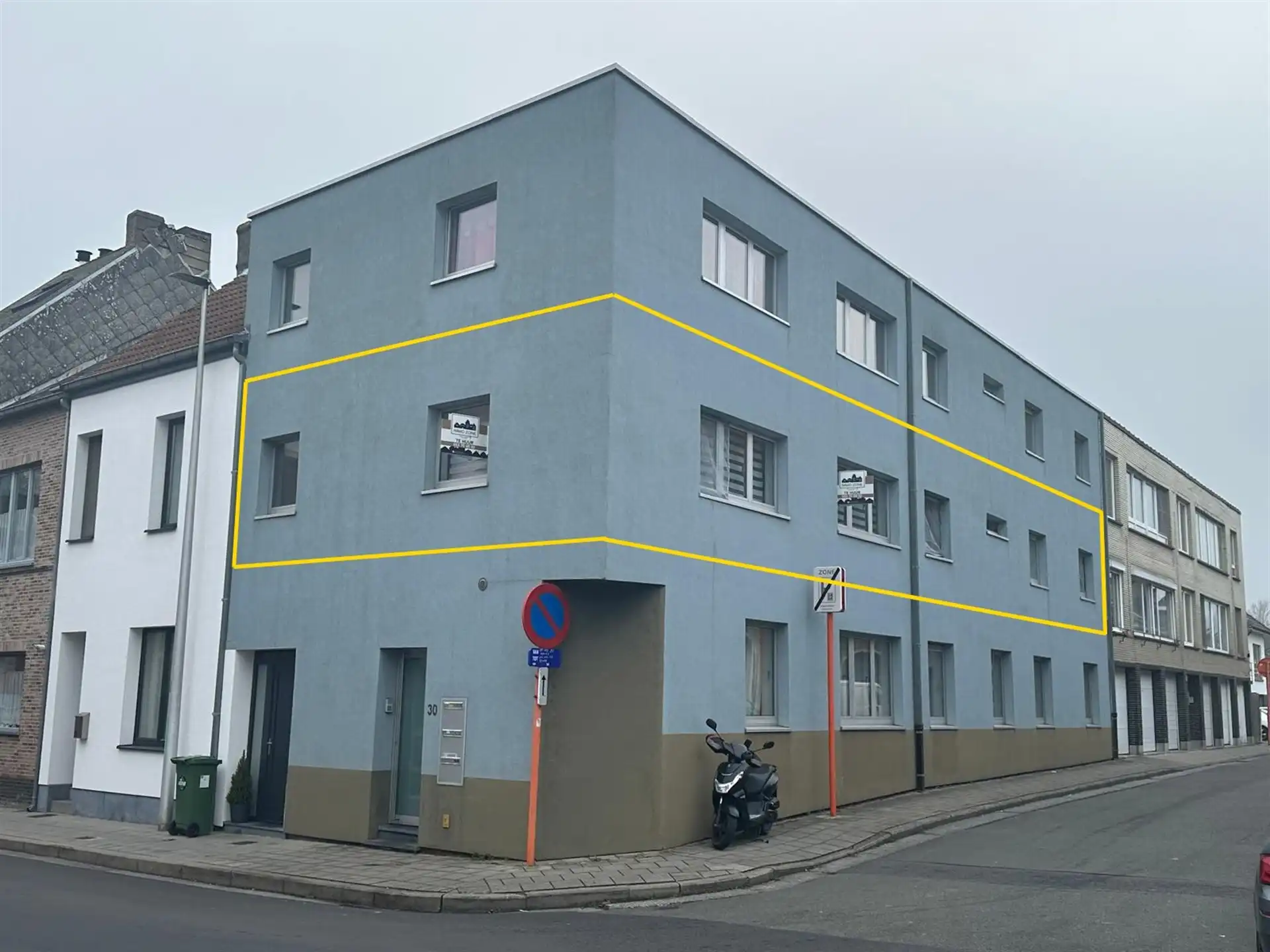 Ruim appartement met 2 slaapkamers en garage foto {{pictureIndex}}