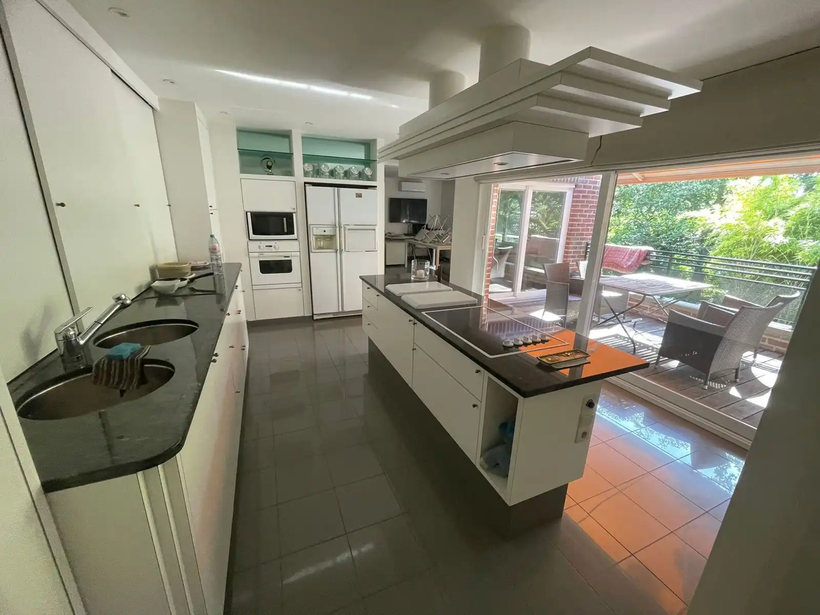Ruime duplex met 2 terrassen, garage en tuin!! foto 4