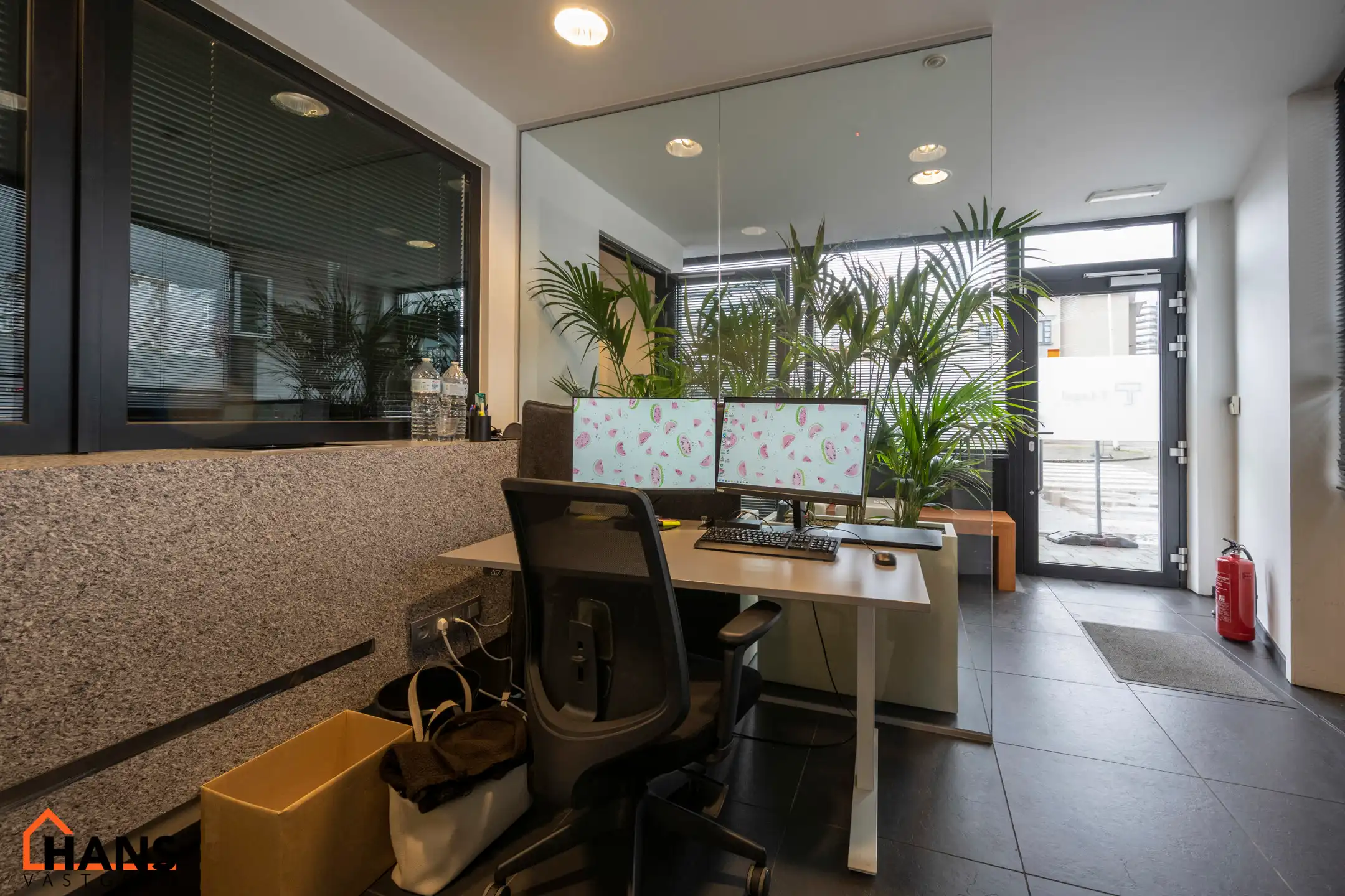 Ruim en praktisch ingedeeld kantoor met diverse mogelijkheden foto 3