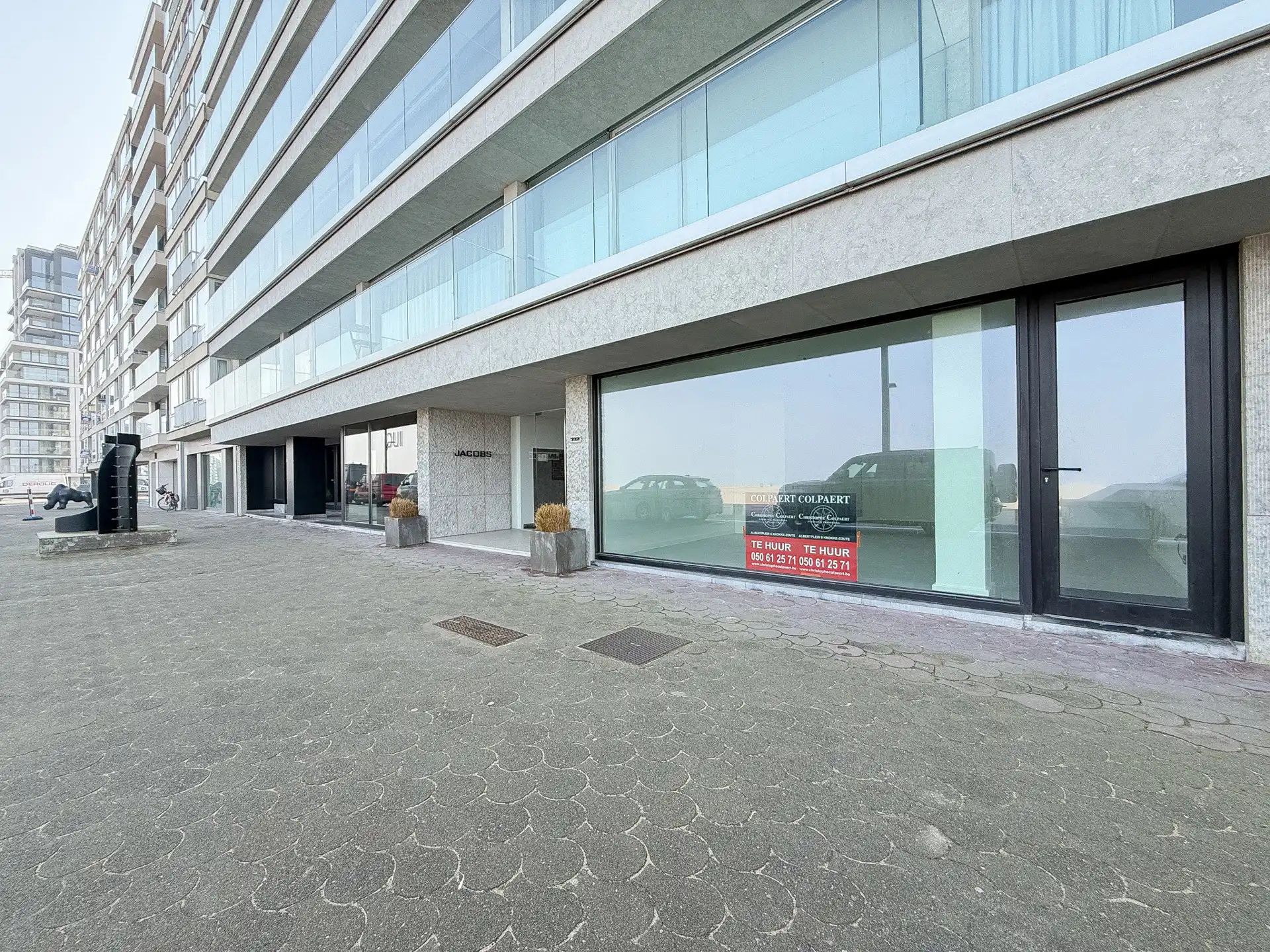 Handelspand gelegen op de ZEEDIJK, vlakbij het Albertplein foto {{pictureIndex}}