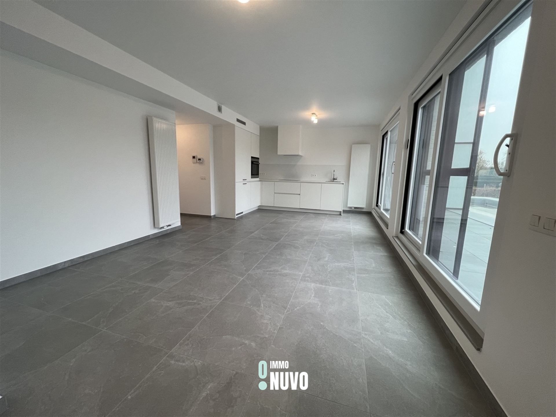 Energiezuinige studio met gezellig terras foto 3