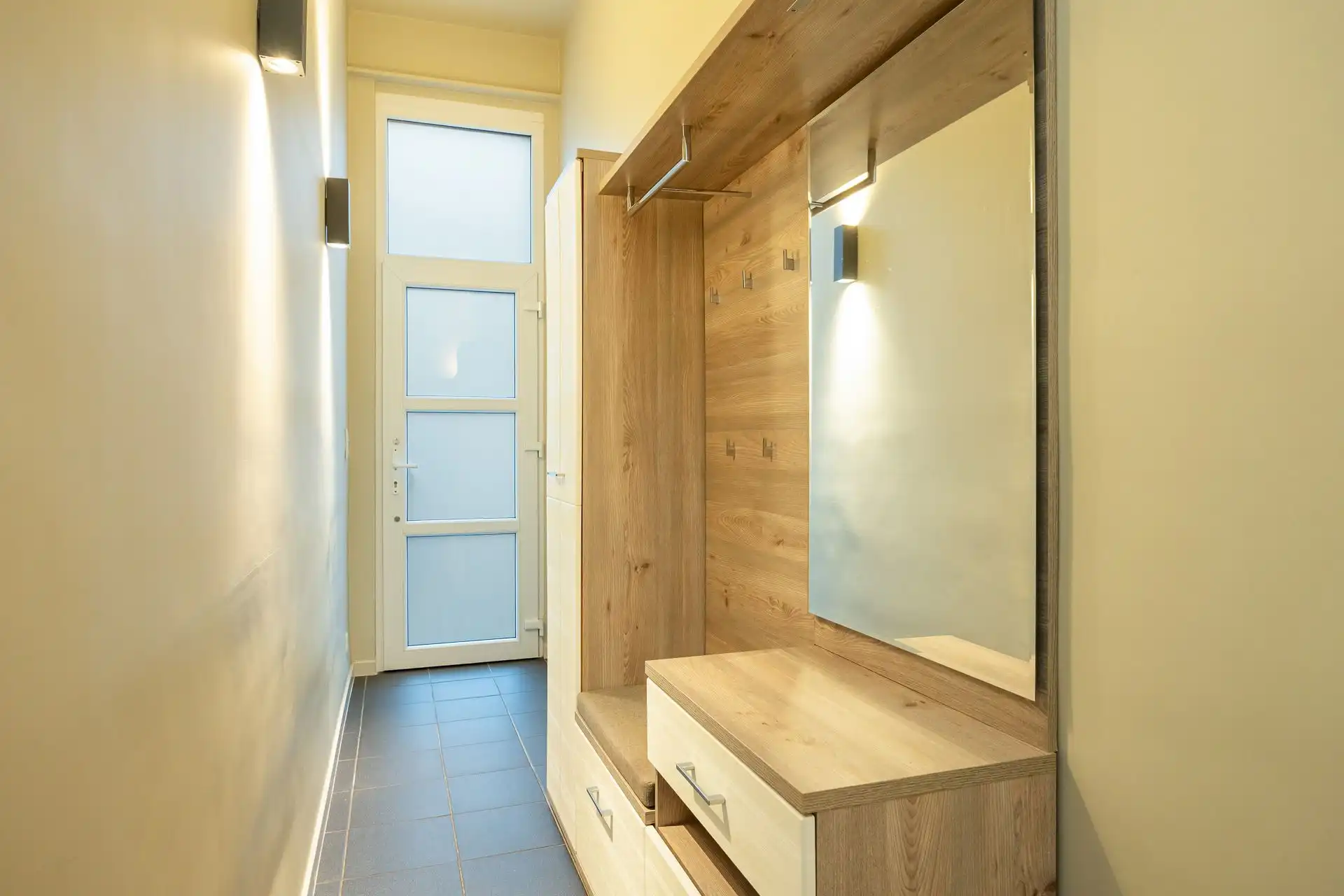 Instapklare gezinswoning in groene omgeving foto 2