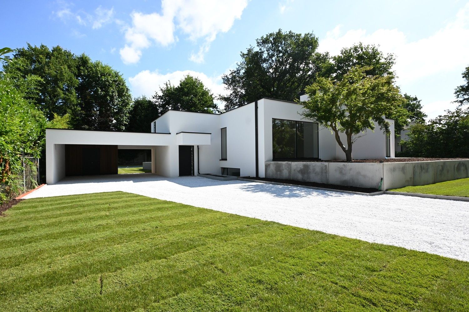 Exclusieve villa met zwembad en topafwerking op 16a50ca in Maasmechelen foto 20