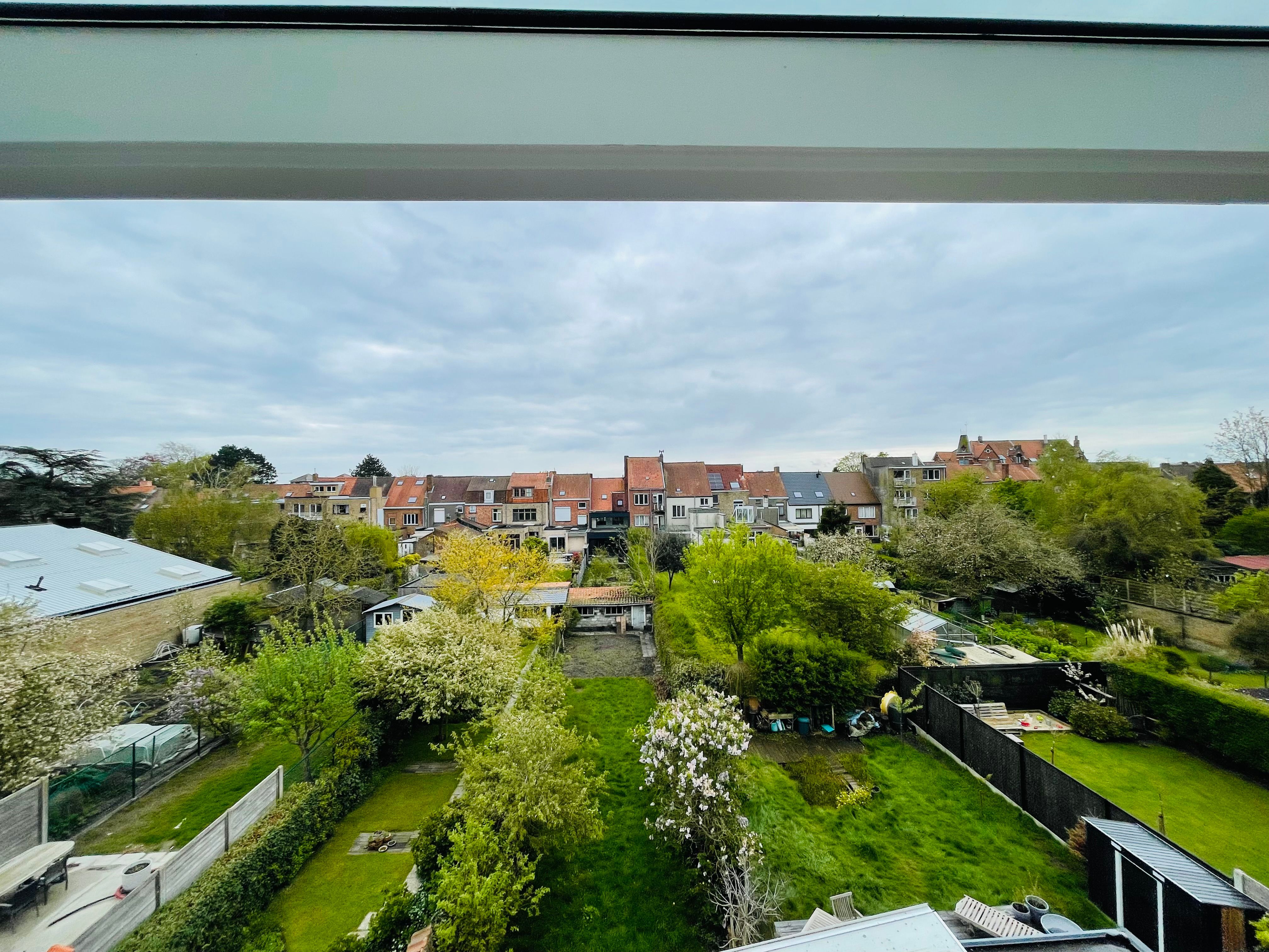 Sint-Kruis  Ruim degelijk gebouwd ENERGIEZUINIG woonhuis met grote GARAGE en TUIN, 4 slaapkamers en open bureau. foto 25