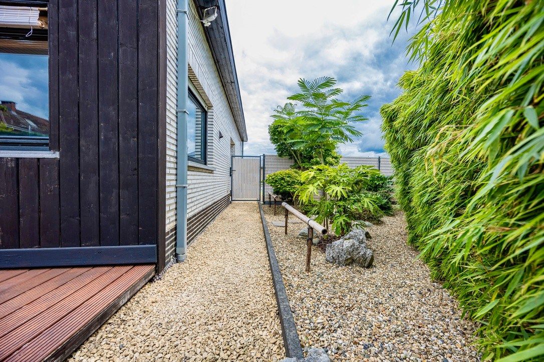 Ruime bungalow te koop met 2 slpk, garage en tuin foto 14