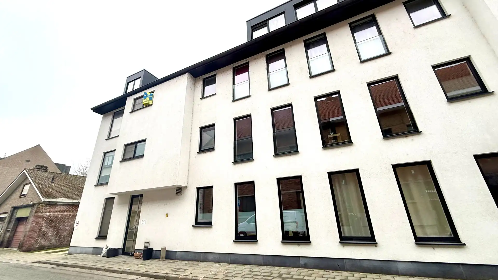 Instapklaar en verzorgd appartement met 2 slaapkamers, terras en garage foto {{pictureIndex}}