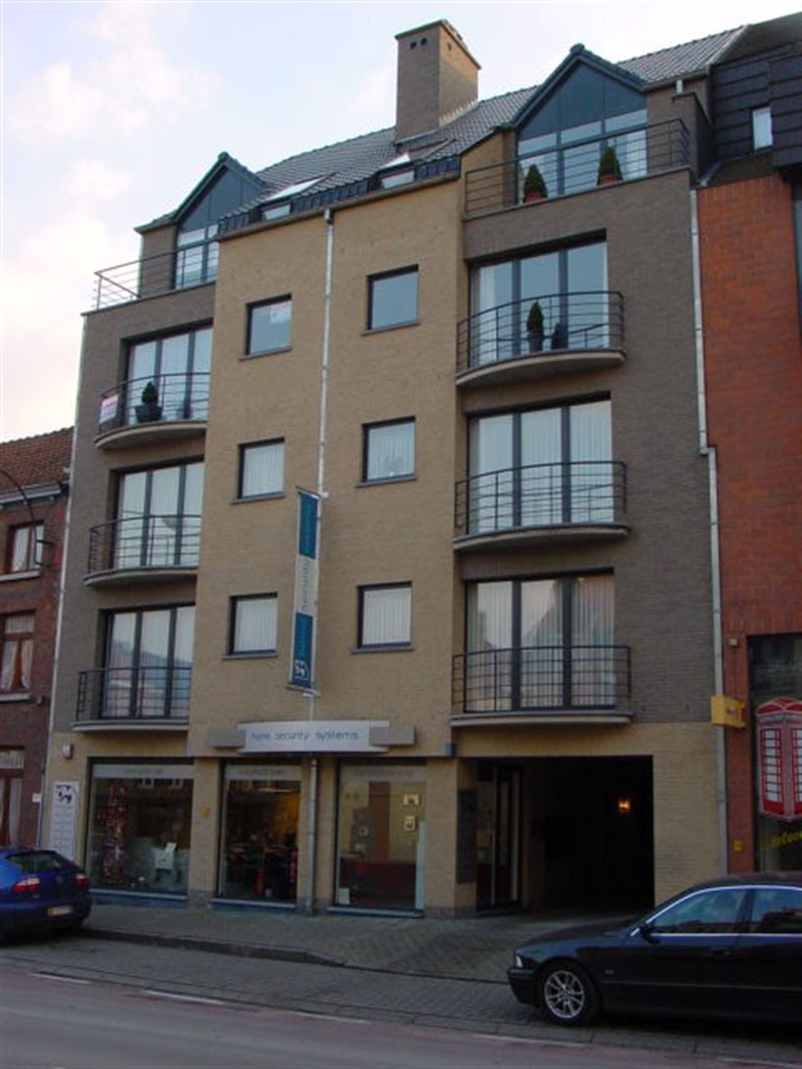 Mooi appartement met 2 slpk's in centrum Sint-Truiden, vlakbij station. foto {{pictureIndex}}