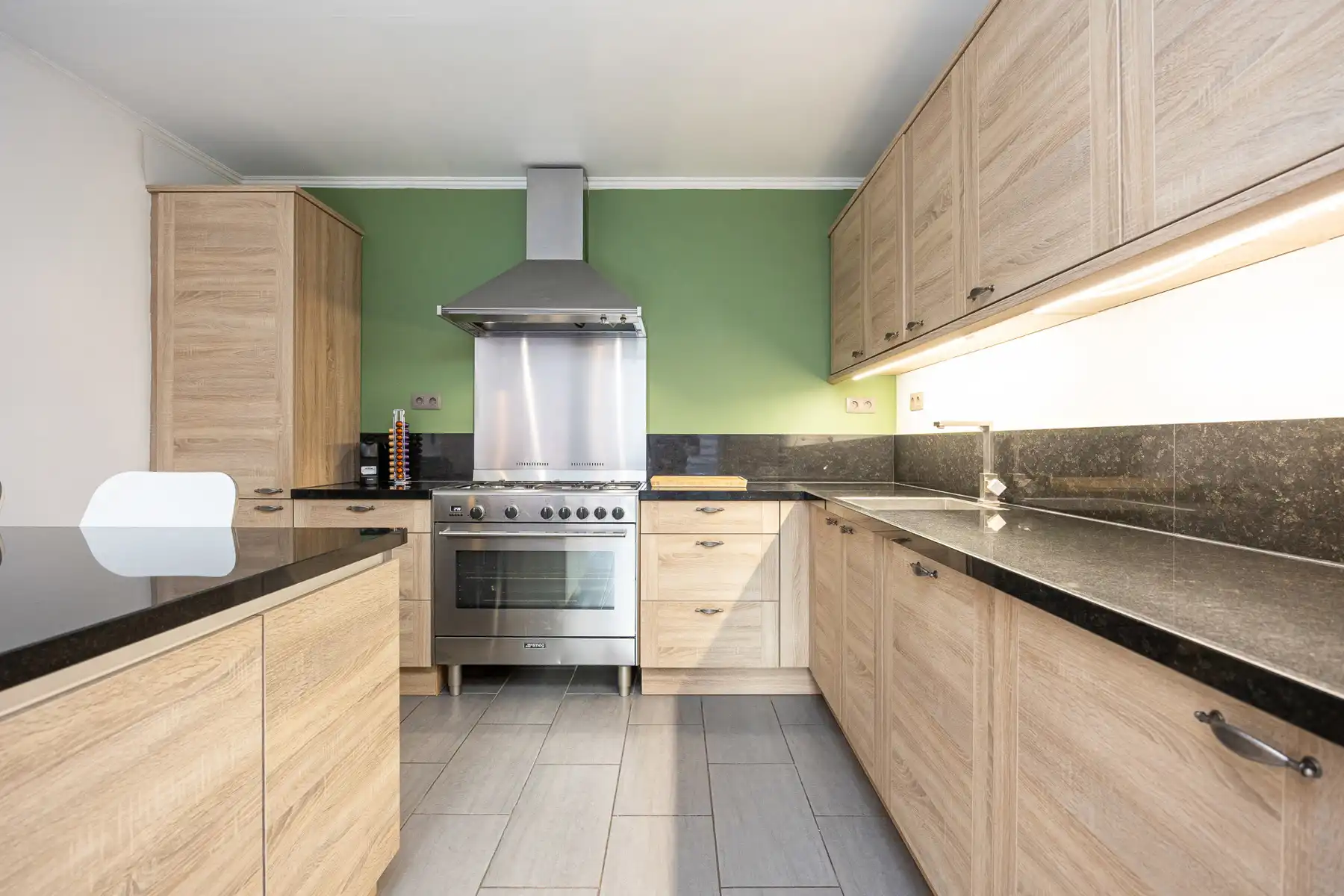 Recent gerenoveerde woning op een ruim perceel van 996 m². foto 9