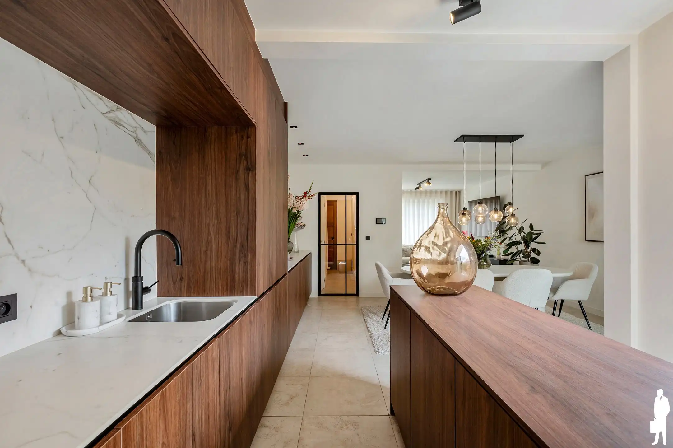 Volledig gerenoveerde woning in doodlopende straat met aangelegde tuin nabij centrum Berlaar. foto 12