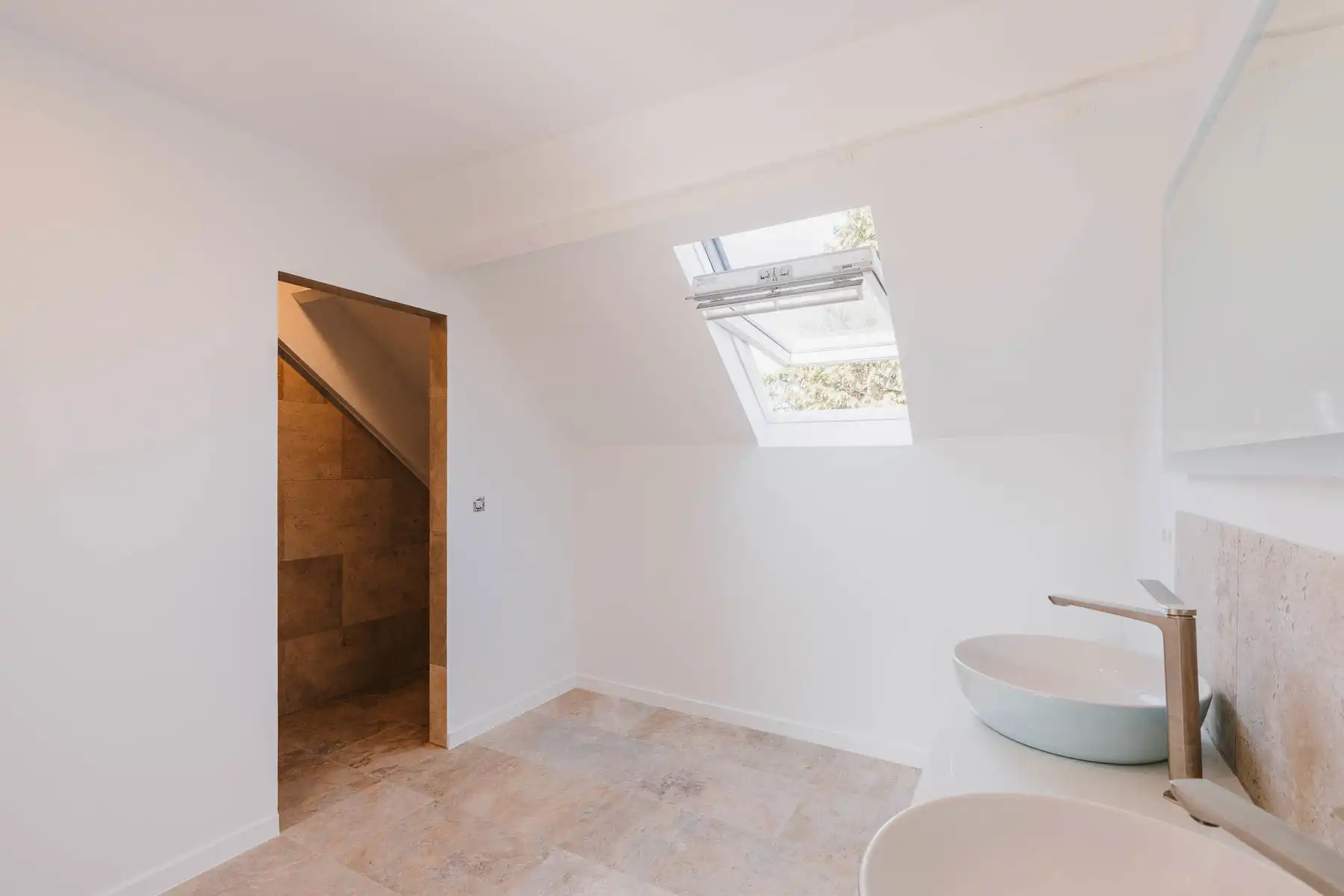 Prachtige, kwalitatief gerenoveerde villa op toplocatie foto 26