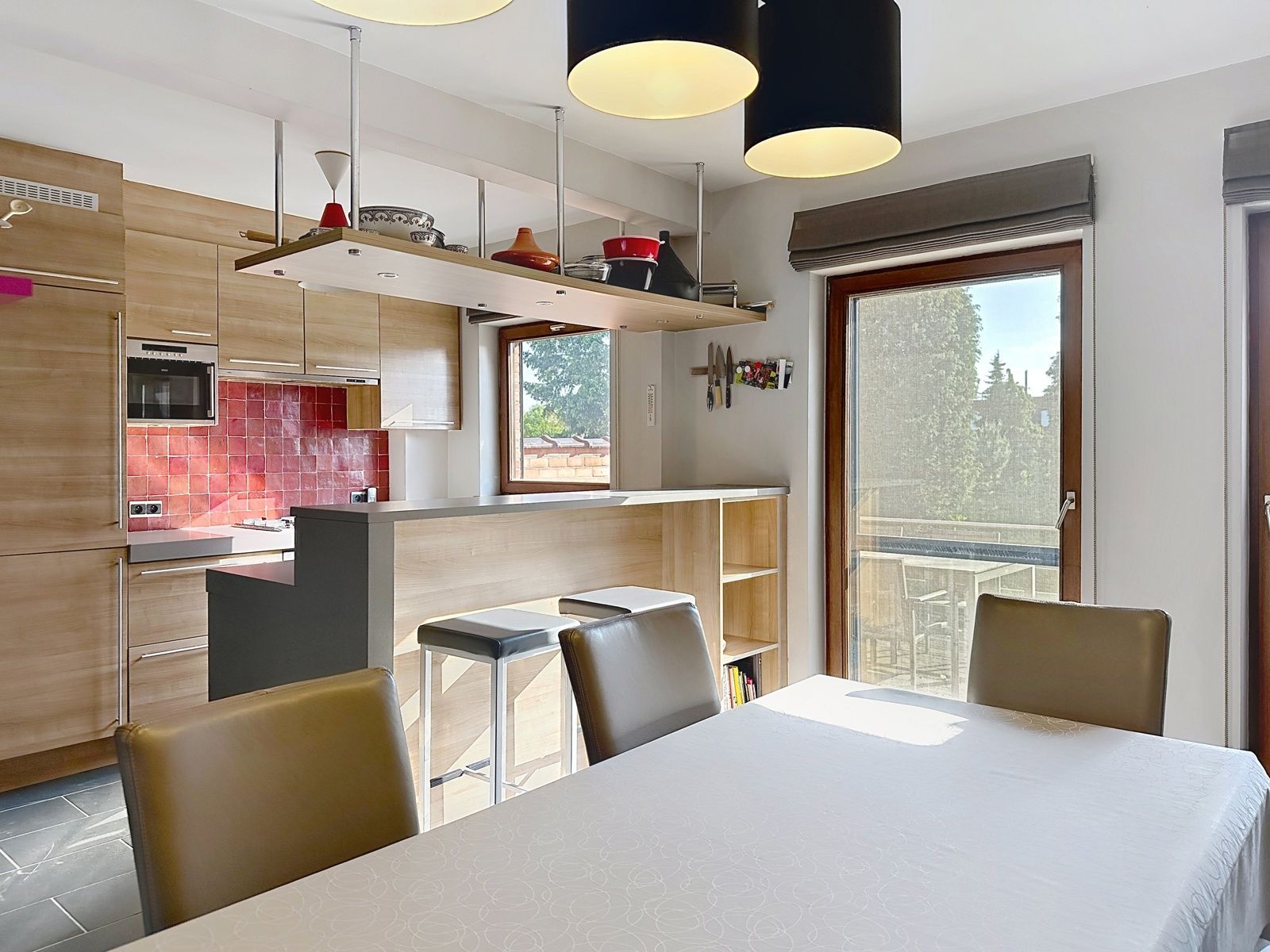 Centraal gelegen beletage met uitbouw en terras aan leefruimte foto 28