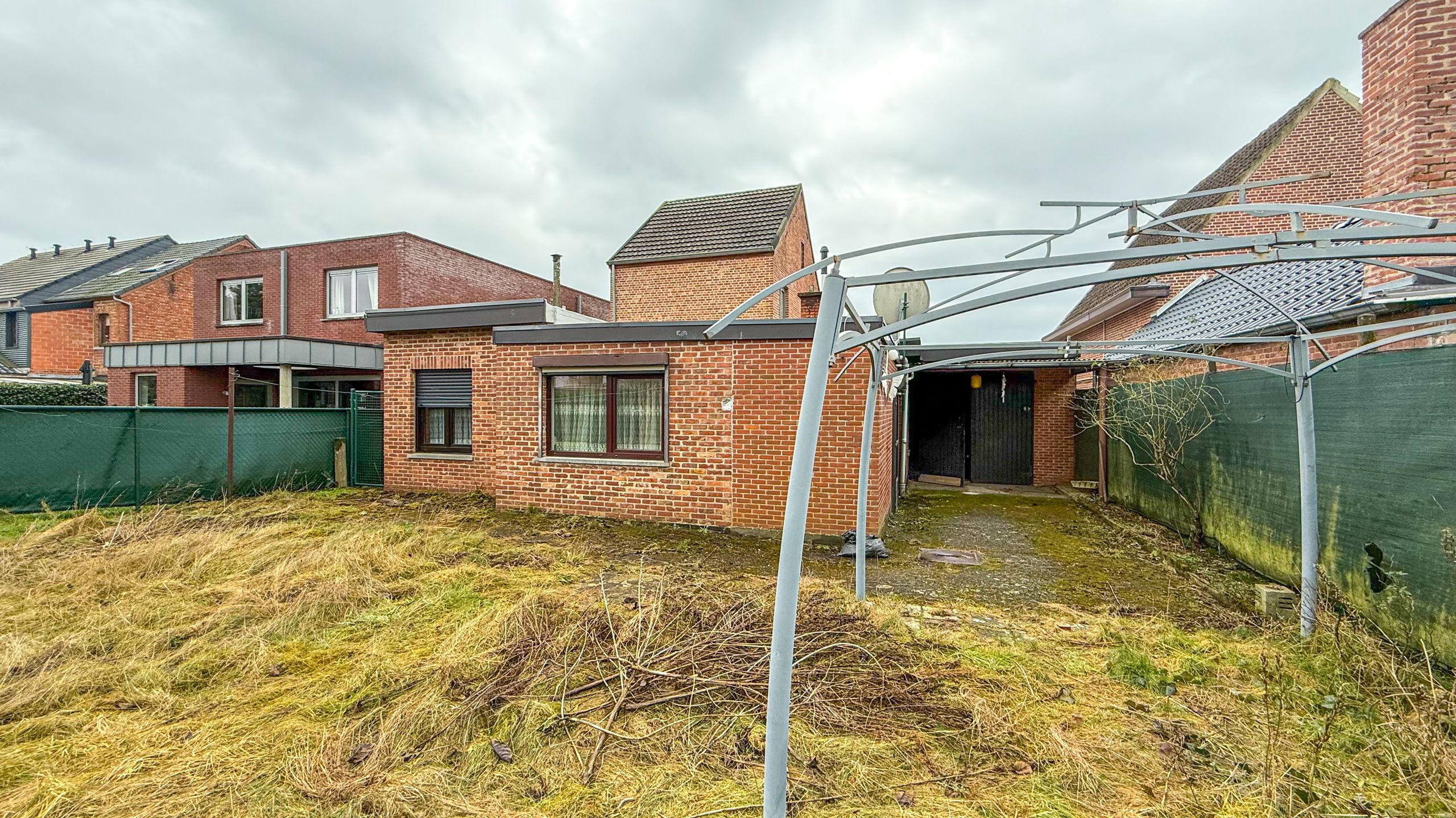 Ruime woning met dubbele garage en ZW gerichte tuin! foto 30