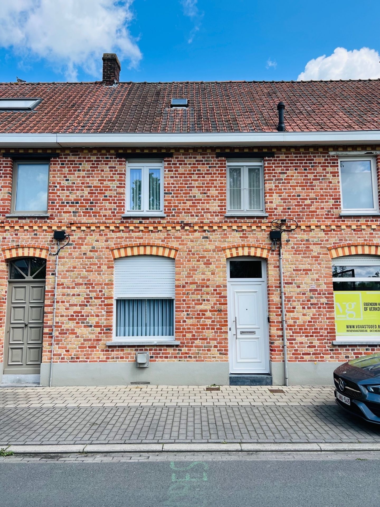 Rijwoning met 3 slaapkamers, tuin en zolder foto {{pictureIndex}}