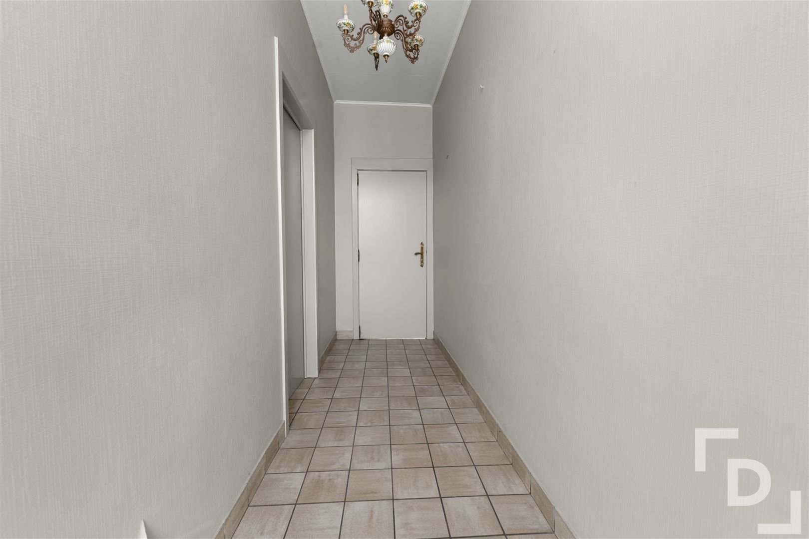 Ruime te renoveren woning te koop in Geluveld. foto 23