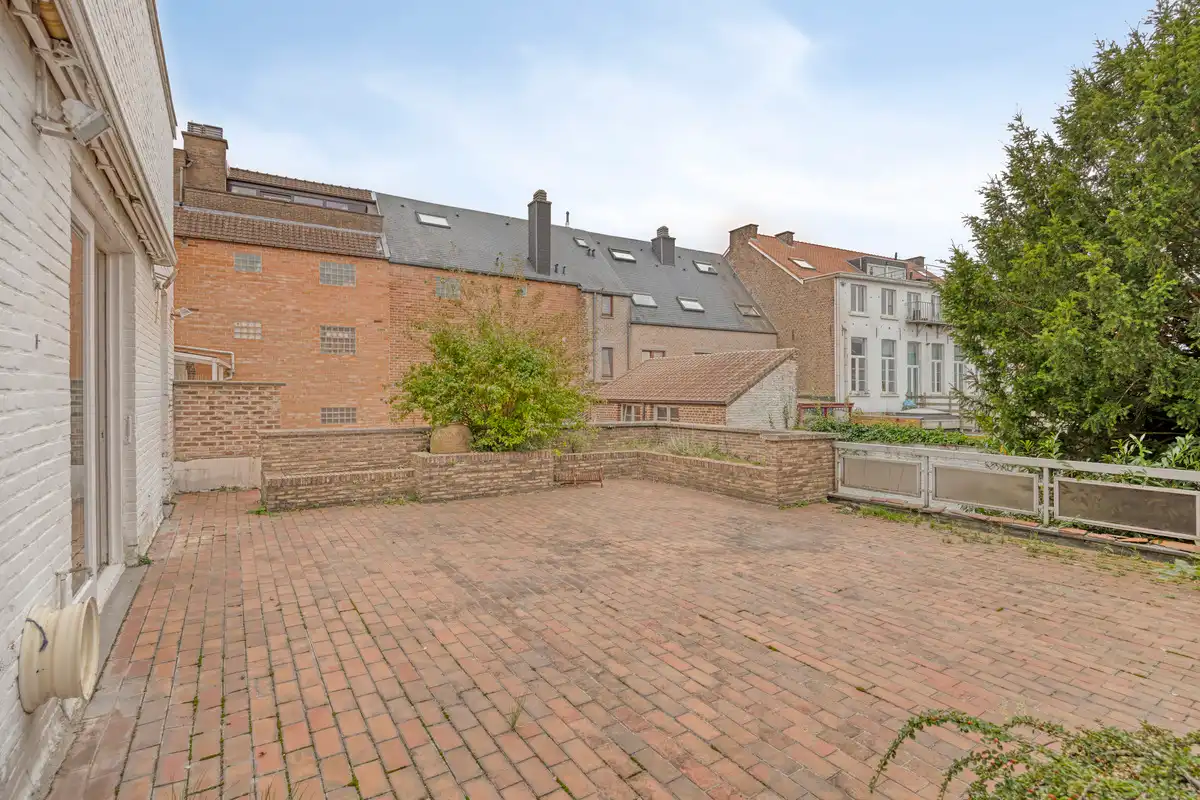 Karaktervolle stadswoning met handelsruimte, tuin en ruime garage in hartje Tongeren foto 22
