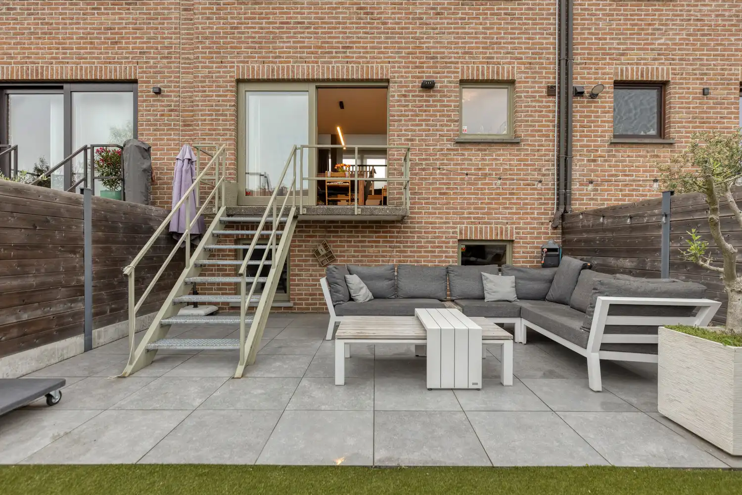 Instapklare split-level woning in de gegeerde wijk Rietschoorvelden te Merksem! foto 27