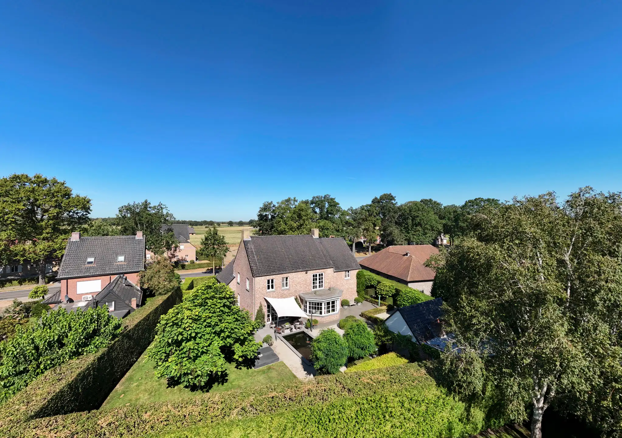 Luxe  villa met een oppervlakte van 475m²  op 1.383m² grond. foto 42