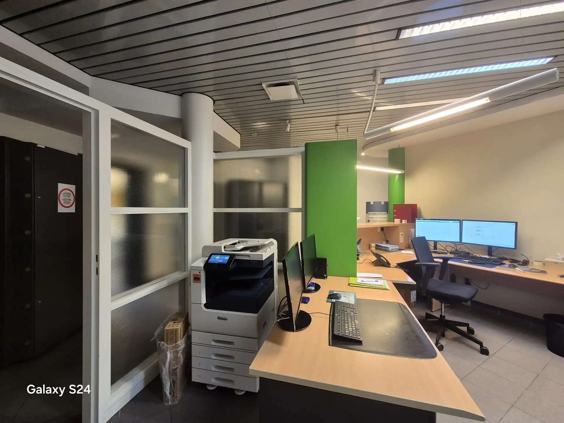 Ruim handelspand te huur – voormalig bankkantoor.  foto 7