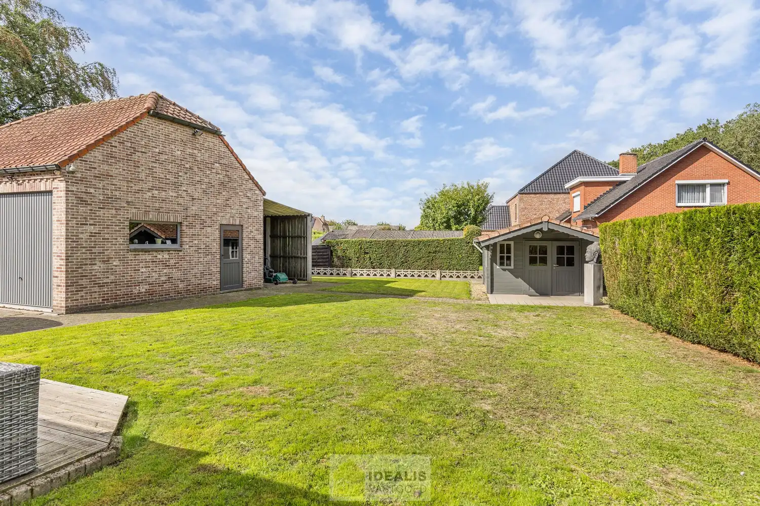 IDEALIS VASTGOED – INSTAPKLARE EENGEZINSWONING MET 4 SLAAPKAMERS EN EEN BEWOONBARE OPPERVLAKTE VAN +- 195M² OP EEN PERCEEL VAN +- 9A 20CA IN KLEINE-BROGEL (PEER). De woning is gelegen vlak bij de dorpskern van het gezellige kleine-Brogel en op enkele minuten verwijderd van de centra van Peer, Kaulille, Bocholt en Pelt. Ideaal voor zij die op zoek zijn naar een ruime instapklare woning met 4 slaapkamers!! foto 27