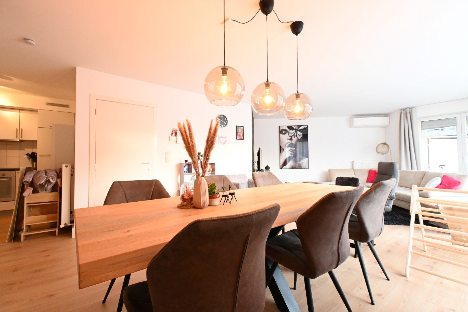 Knap en ruim appartement met 2 slaapkamers in het centrum van Lanaken foto 2